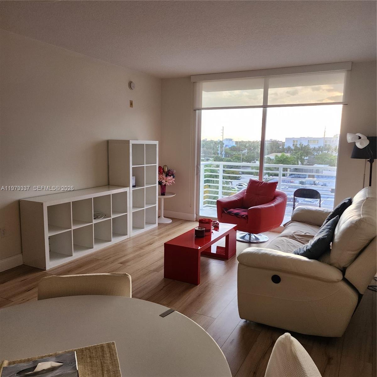 image The Venture at Aventura18