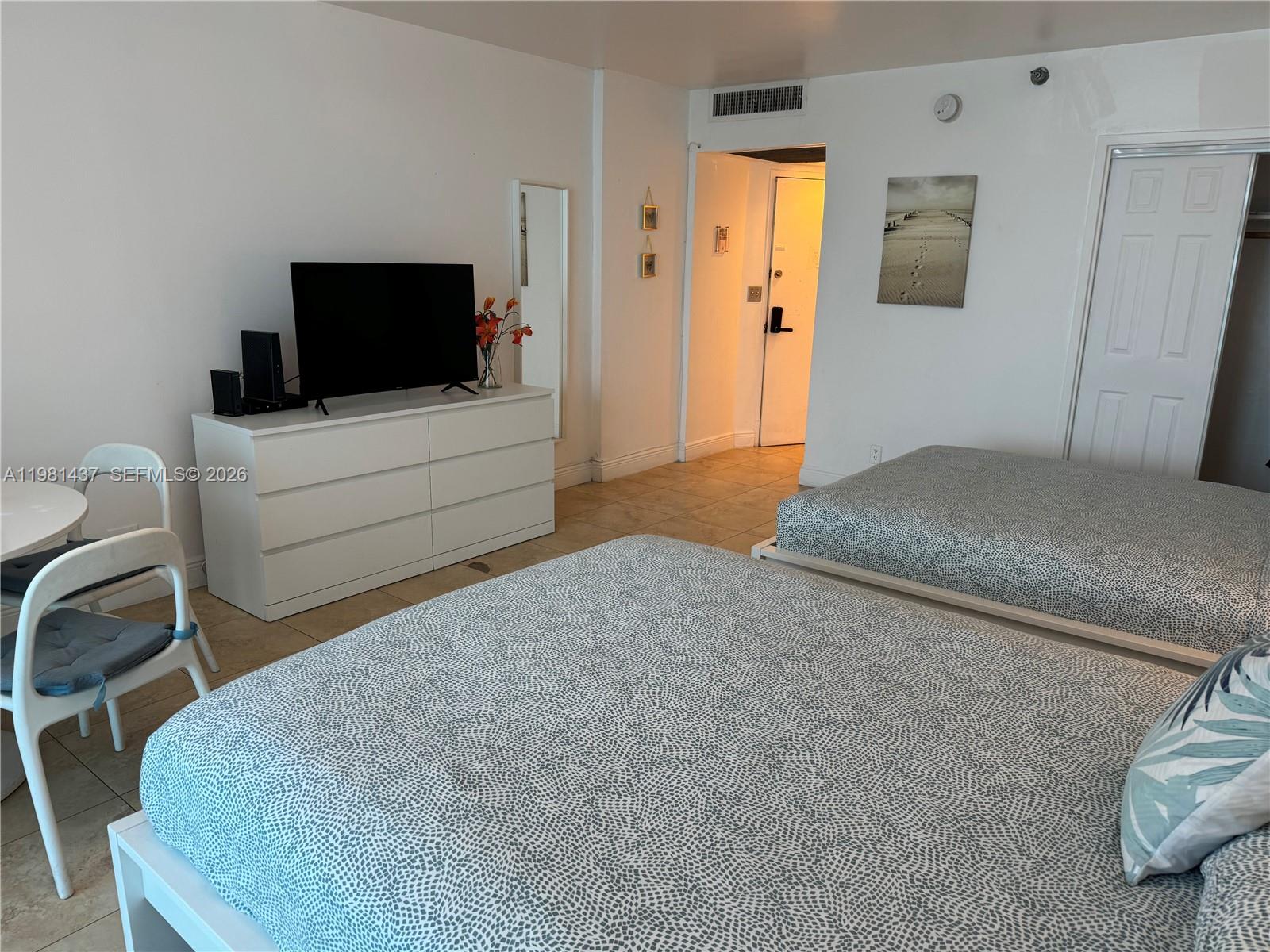 5445 Collins Ave #627 Miami Beach, FL 33140