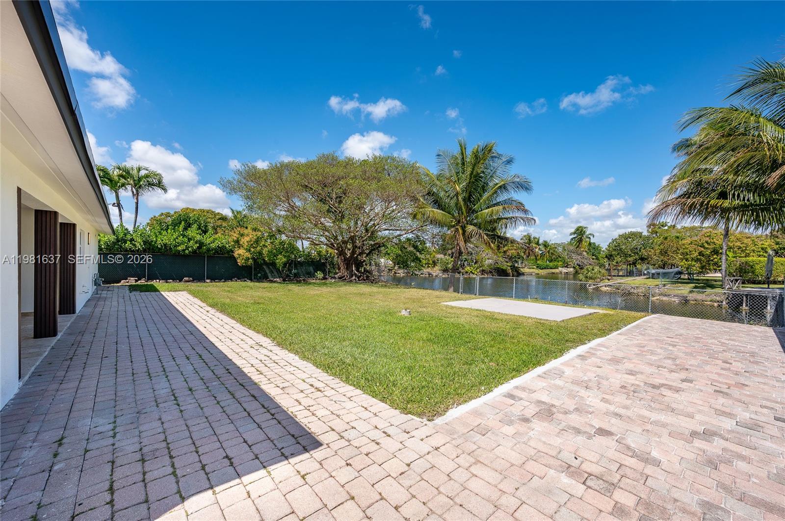 9361 SW 16th St Miami, FL 33165