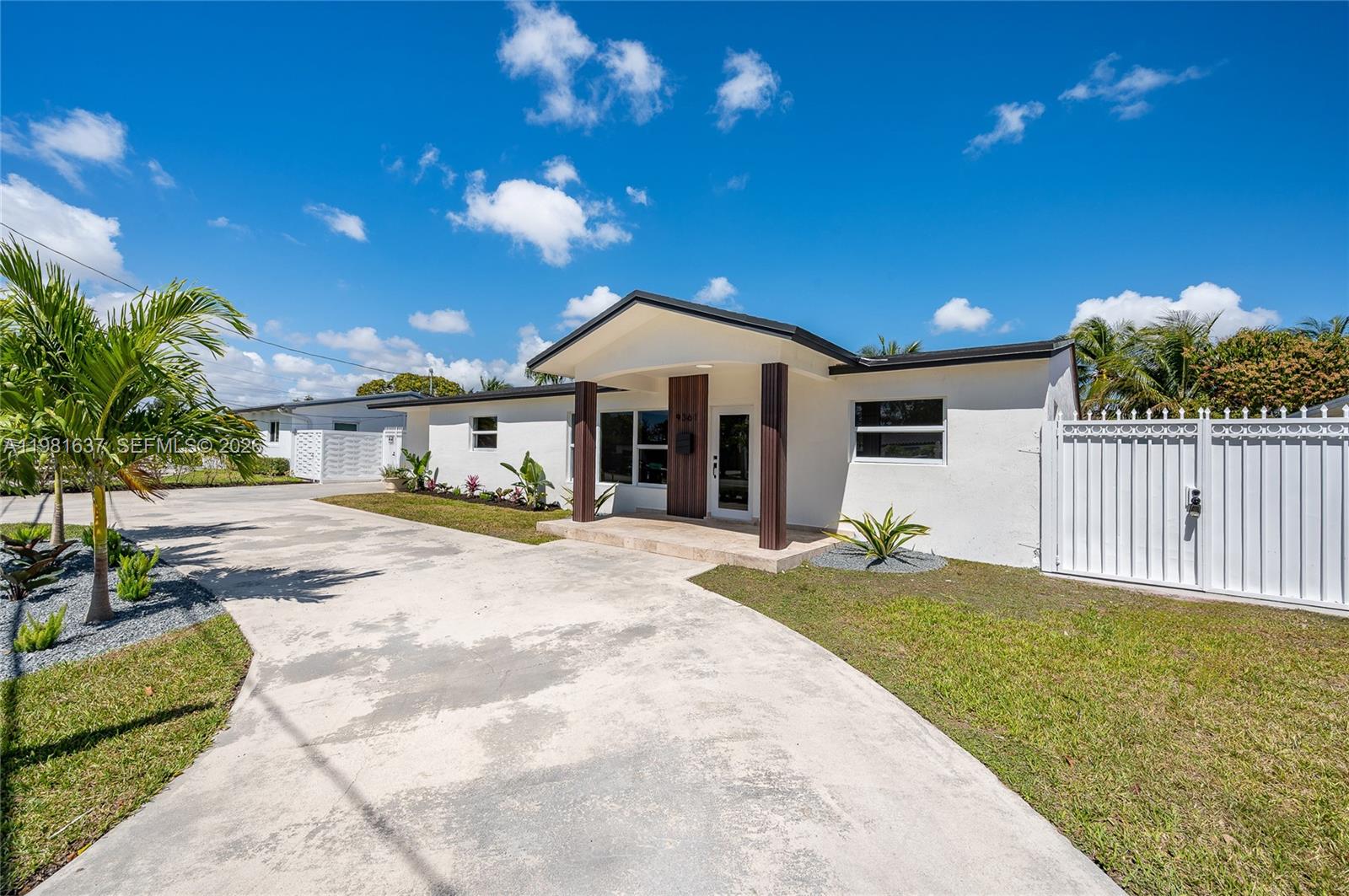 9361 SW 16th St Miami, FL 33165