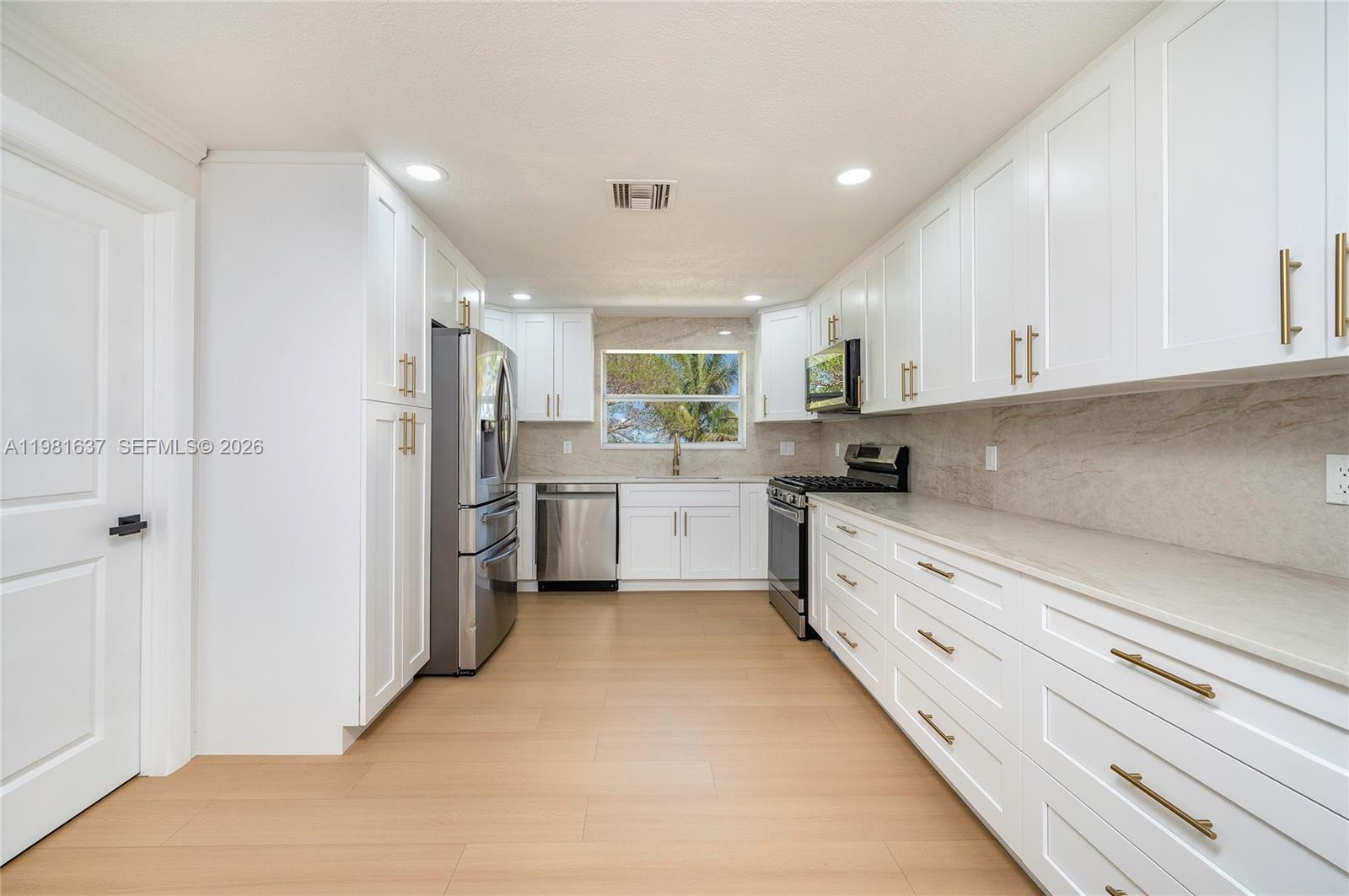 9361 SW 16th St Miami, FL 33165