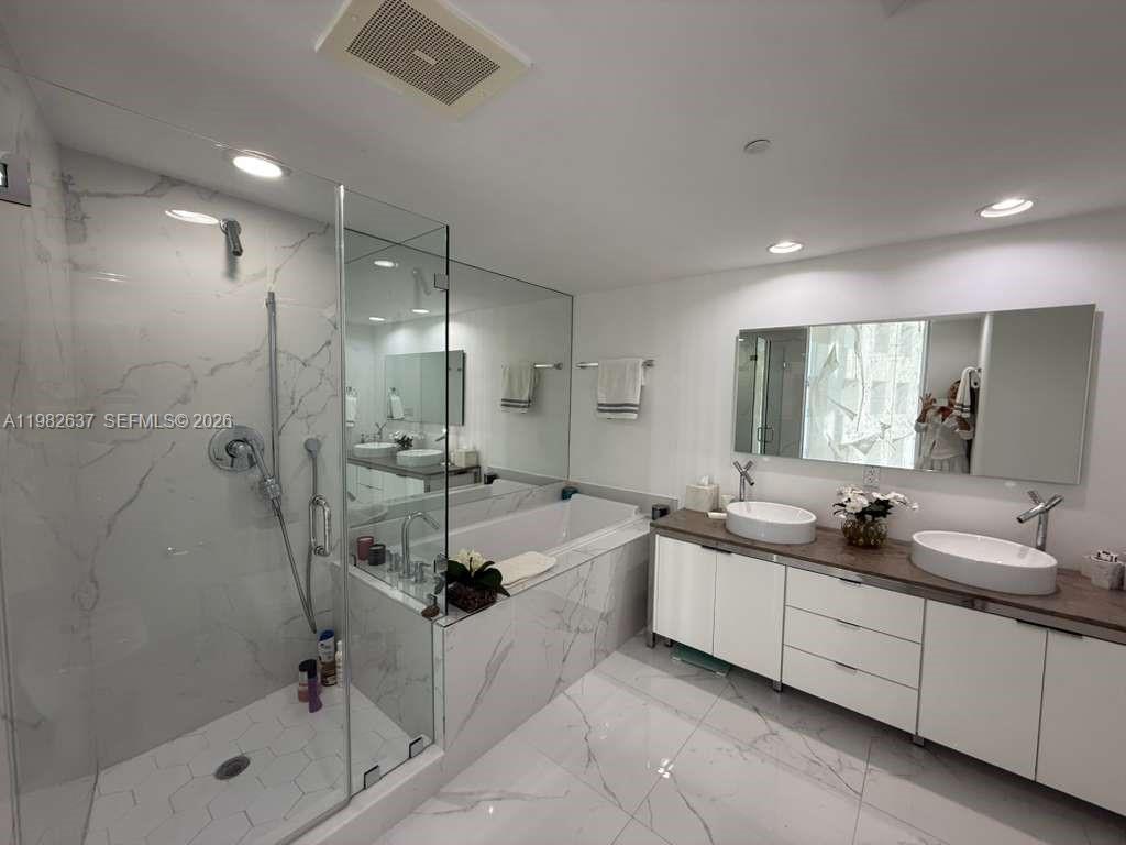 495 Brickell Ave #511 Miami, FL 33131