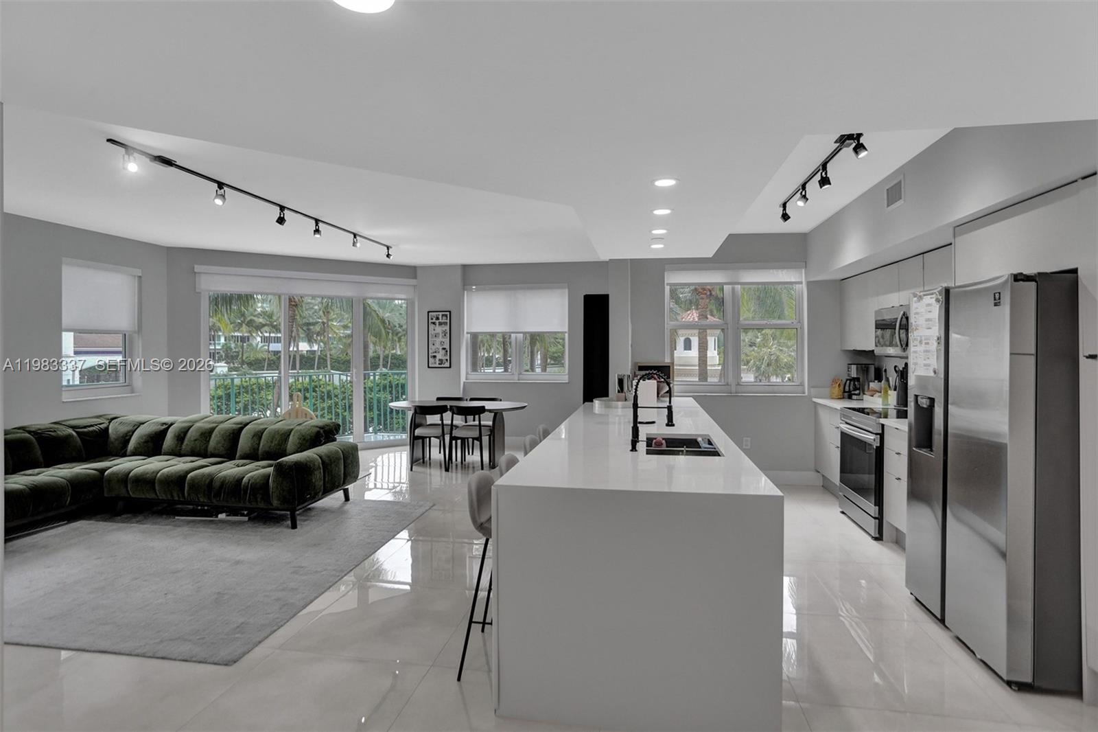 20000 E Country Clb Dr #211