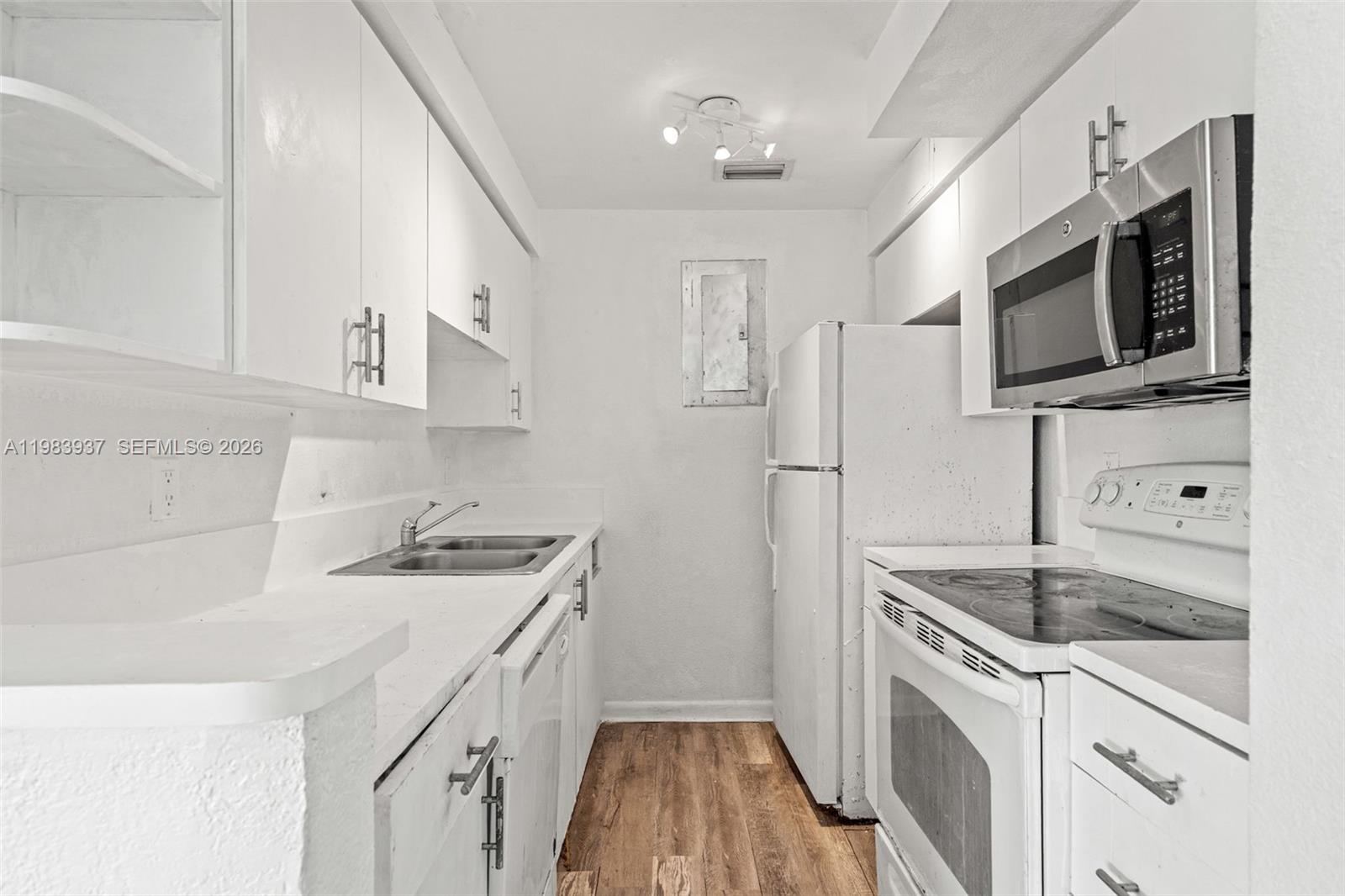 1185 Marseille Dr #202 Miami Beach, FL 33141