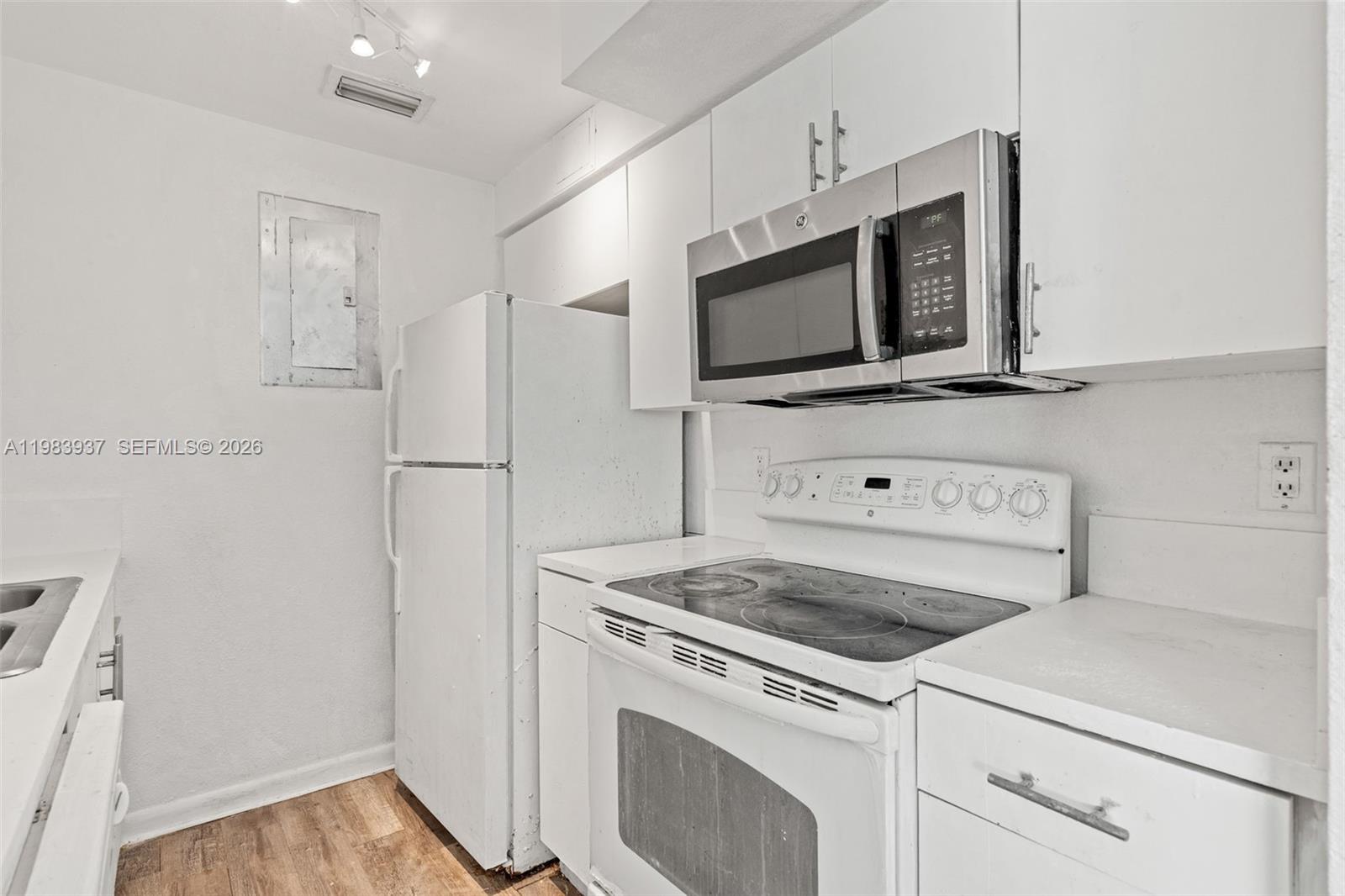 1185 Marseille Dr #202 Miami Beach, FL 33141