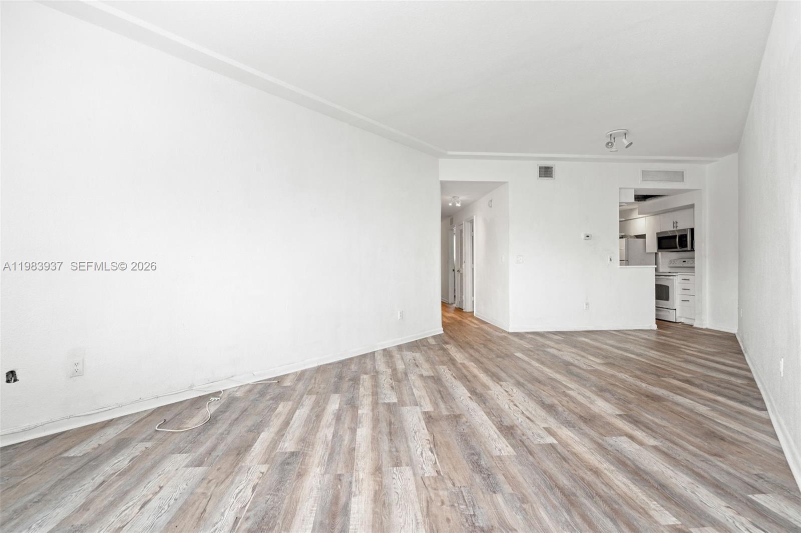 1185 Marseille Dr #202 Miami Beach, FL 33141