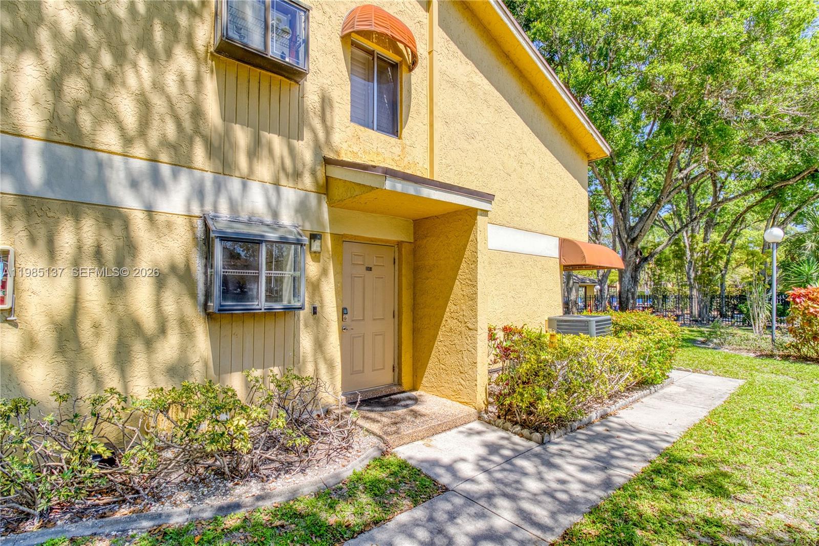 3095 N Oakland Frst Dr #104