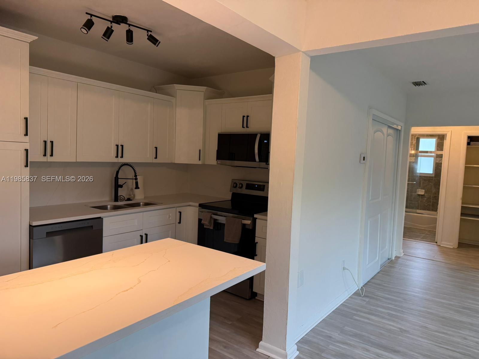 1247 Marseille Dr #16 Miami Beach, FL 33141