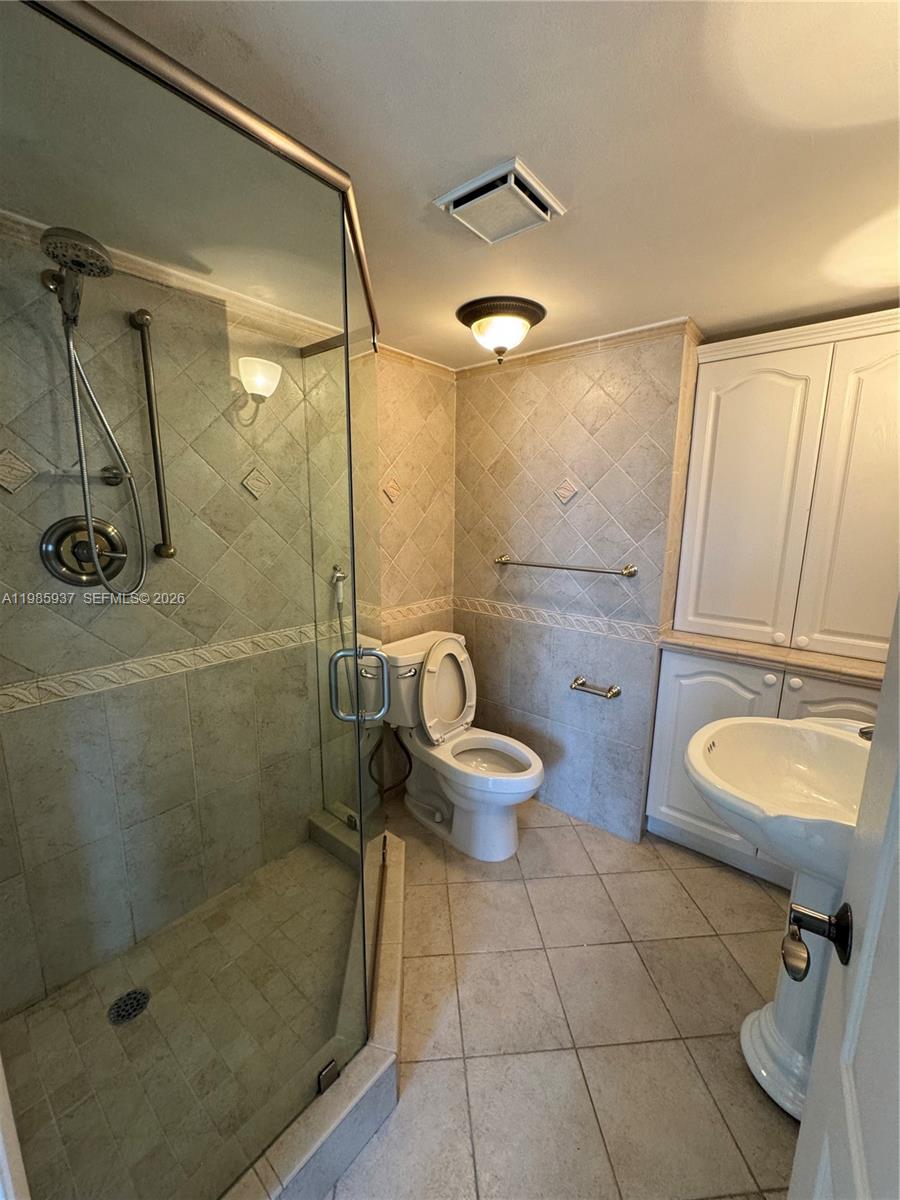 2555 Collins Ave #2002 Miami Beach, FL 33140