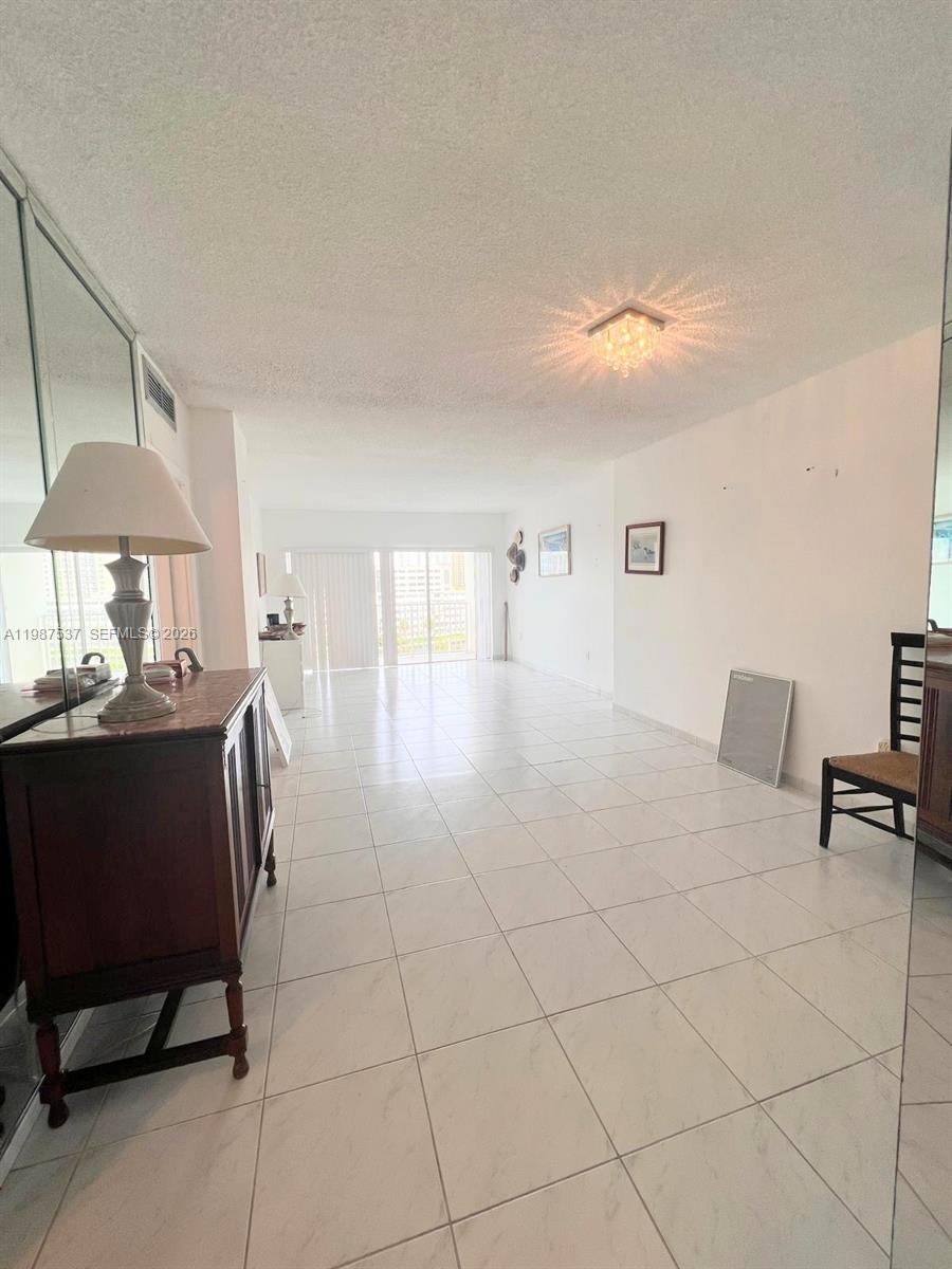 image Arlen House Condo9