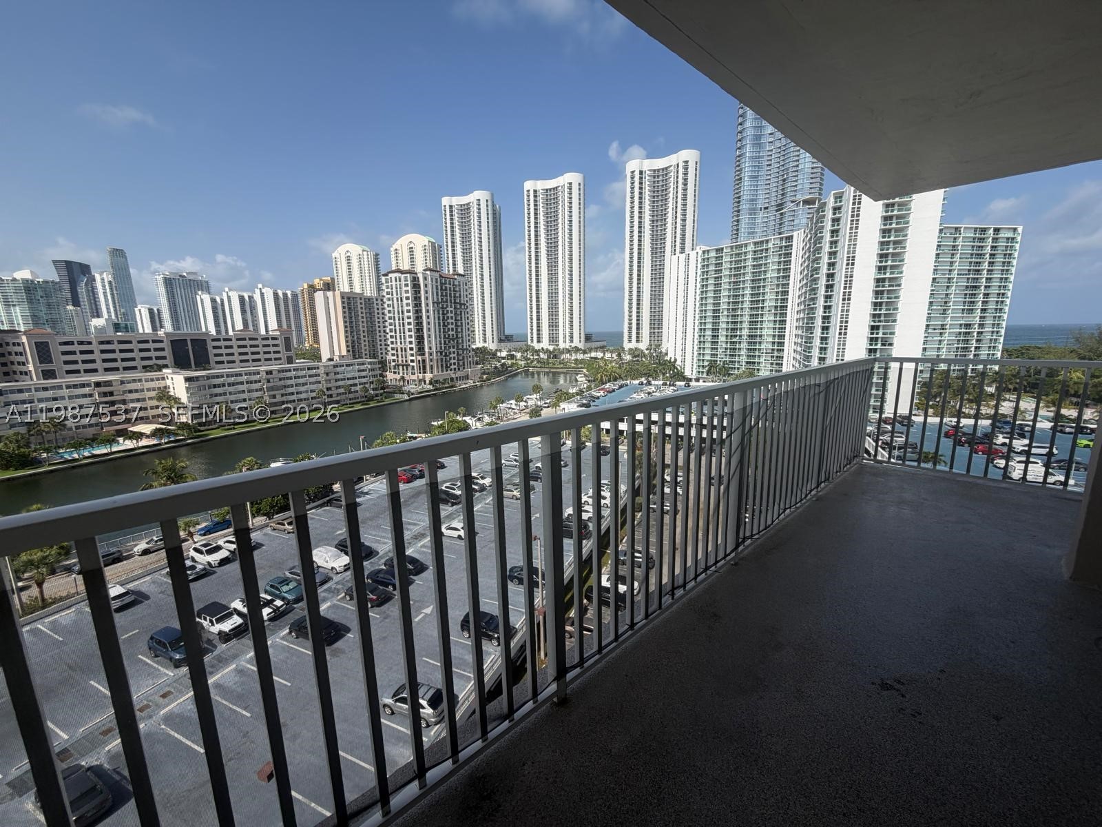 image Arlen House Condo37