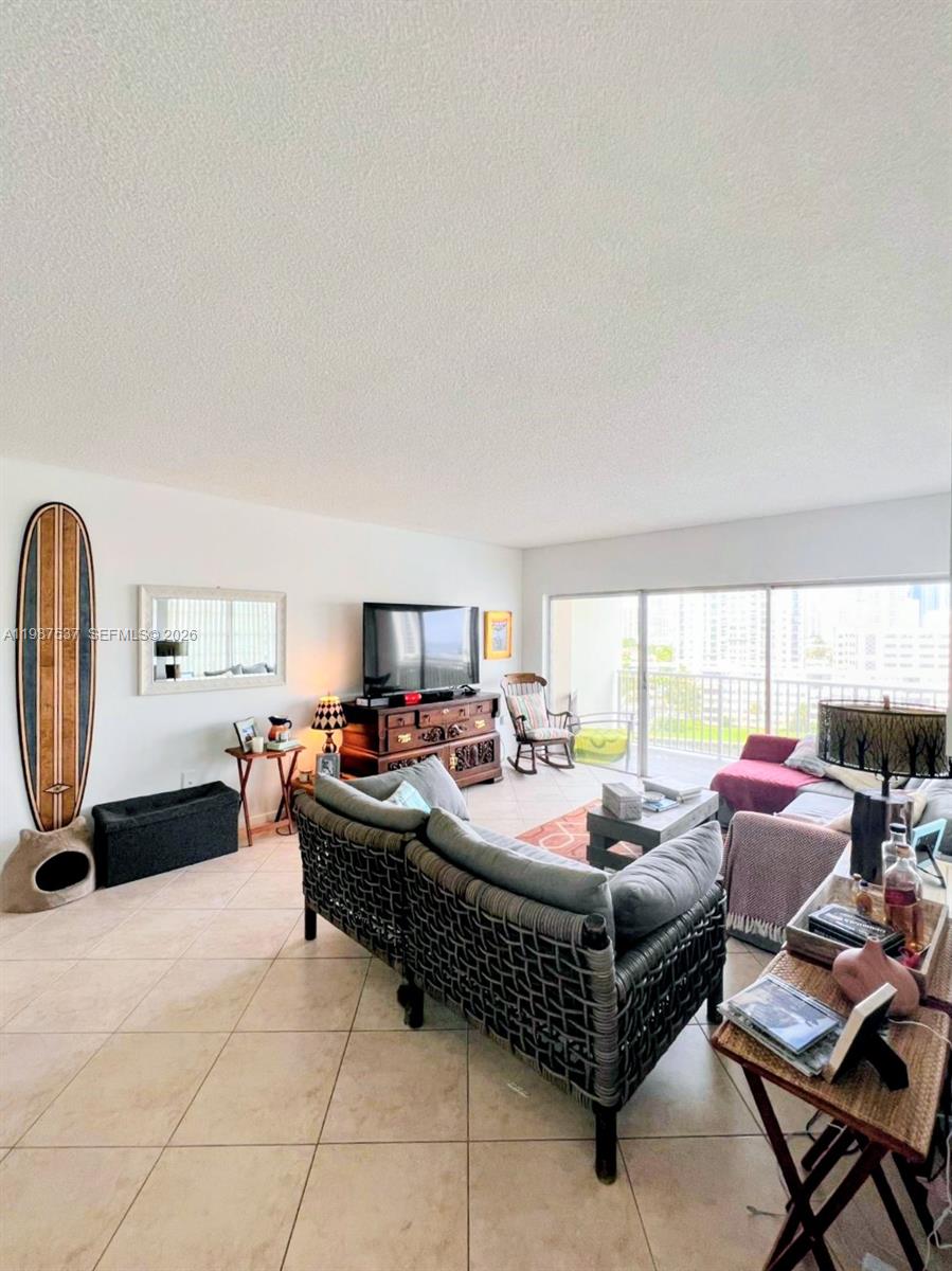 image Arlen House Condo8