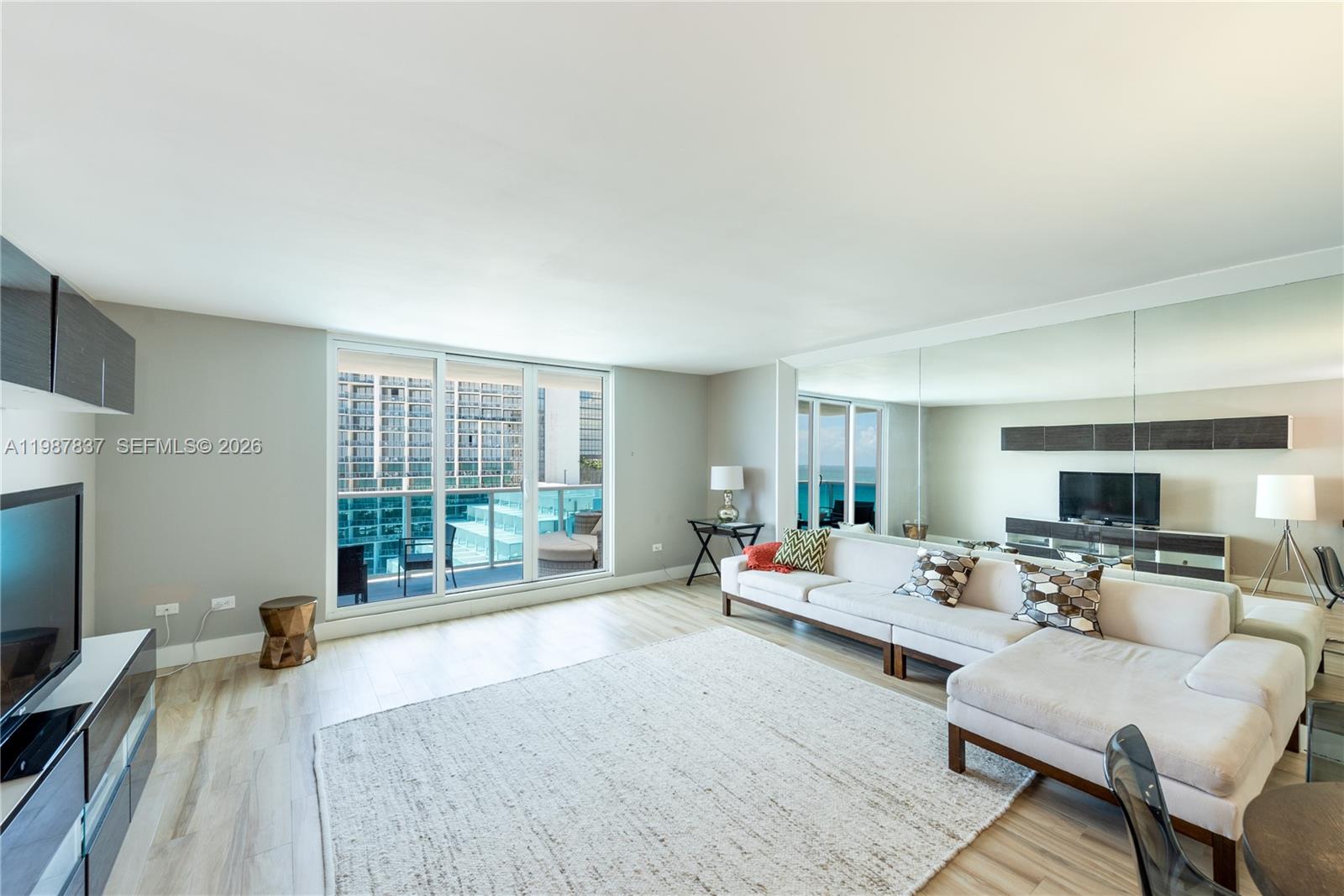 2301 Collins Ave #1009 Miami Beach, FL 33139