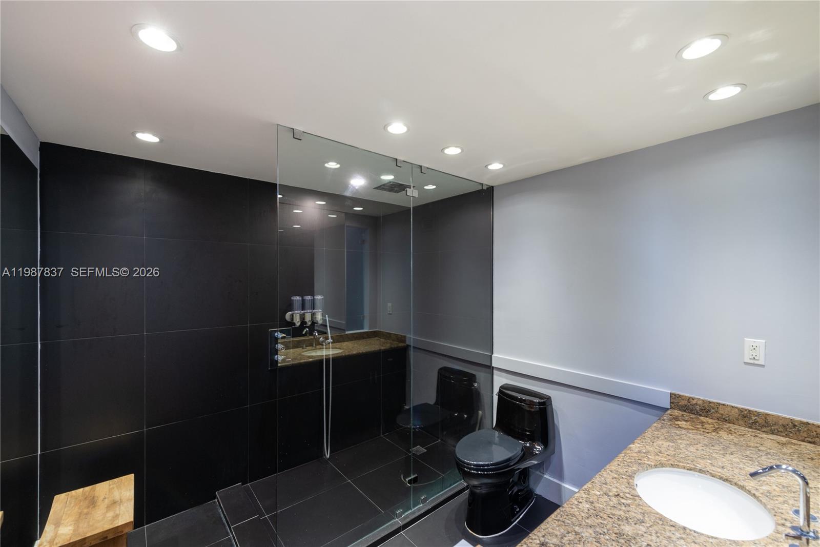 2301 Collins Ave #1009 Miami Beach, FL 33139