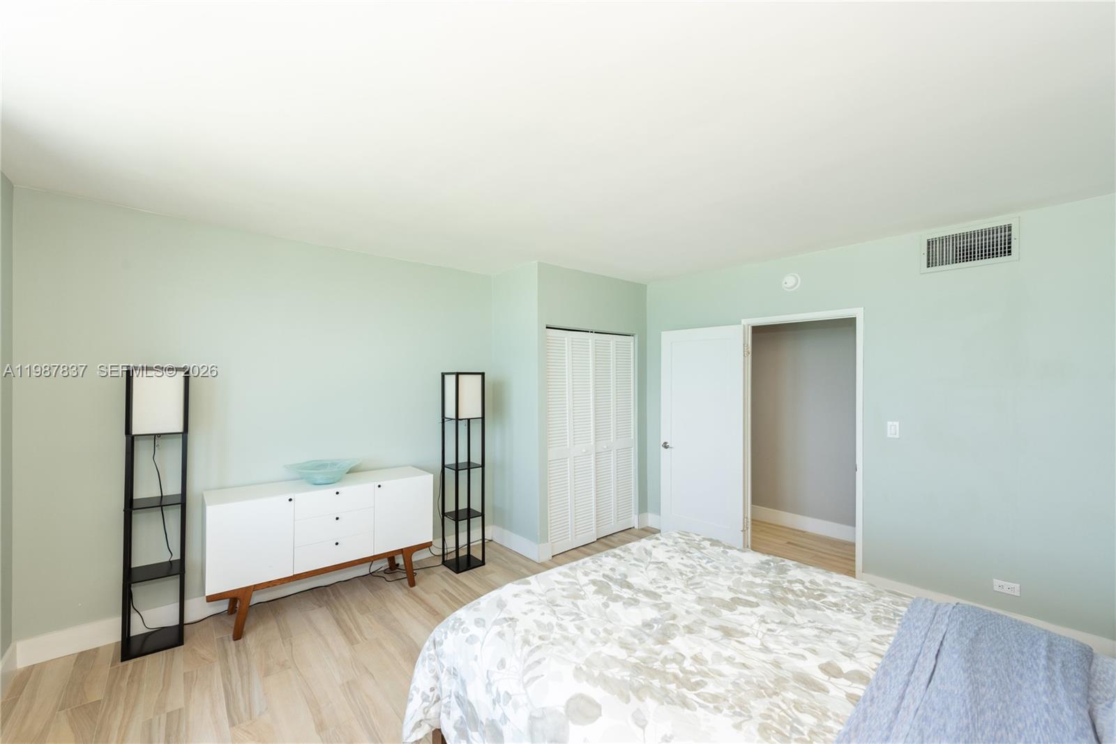 2301 Collins Ave #1009 Miami Beach, FL 33139