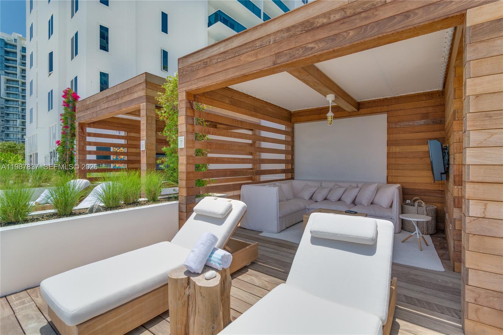 2301 Collins Ave #1009 Miami Beach, FL 33139