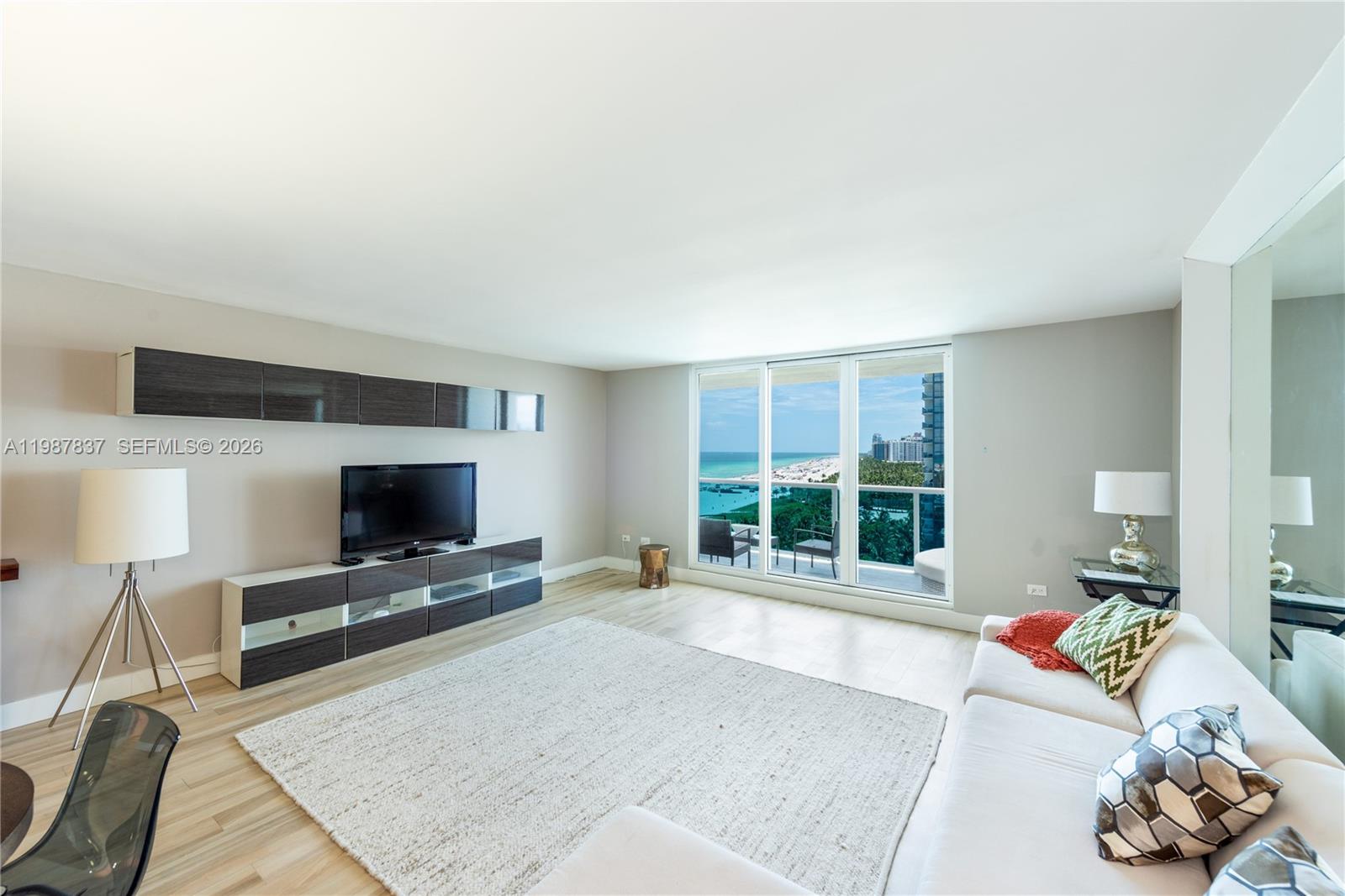 2301 Collins Ave #1009 Miami Beach, FL 33139