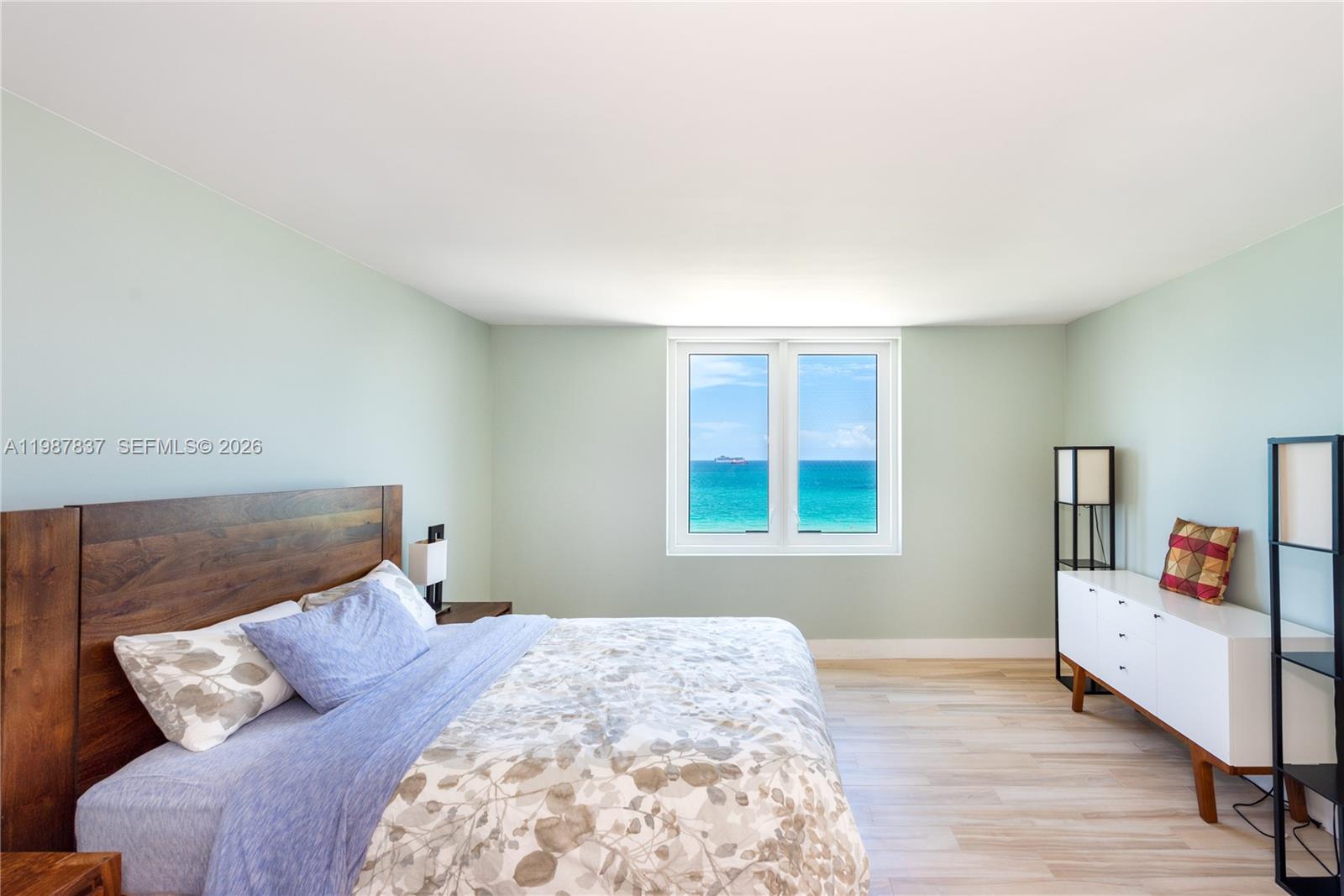 2301 Collins Ave #1009 Miami Beach, FL 33139