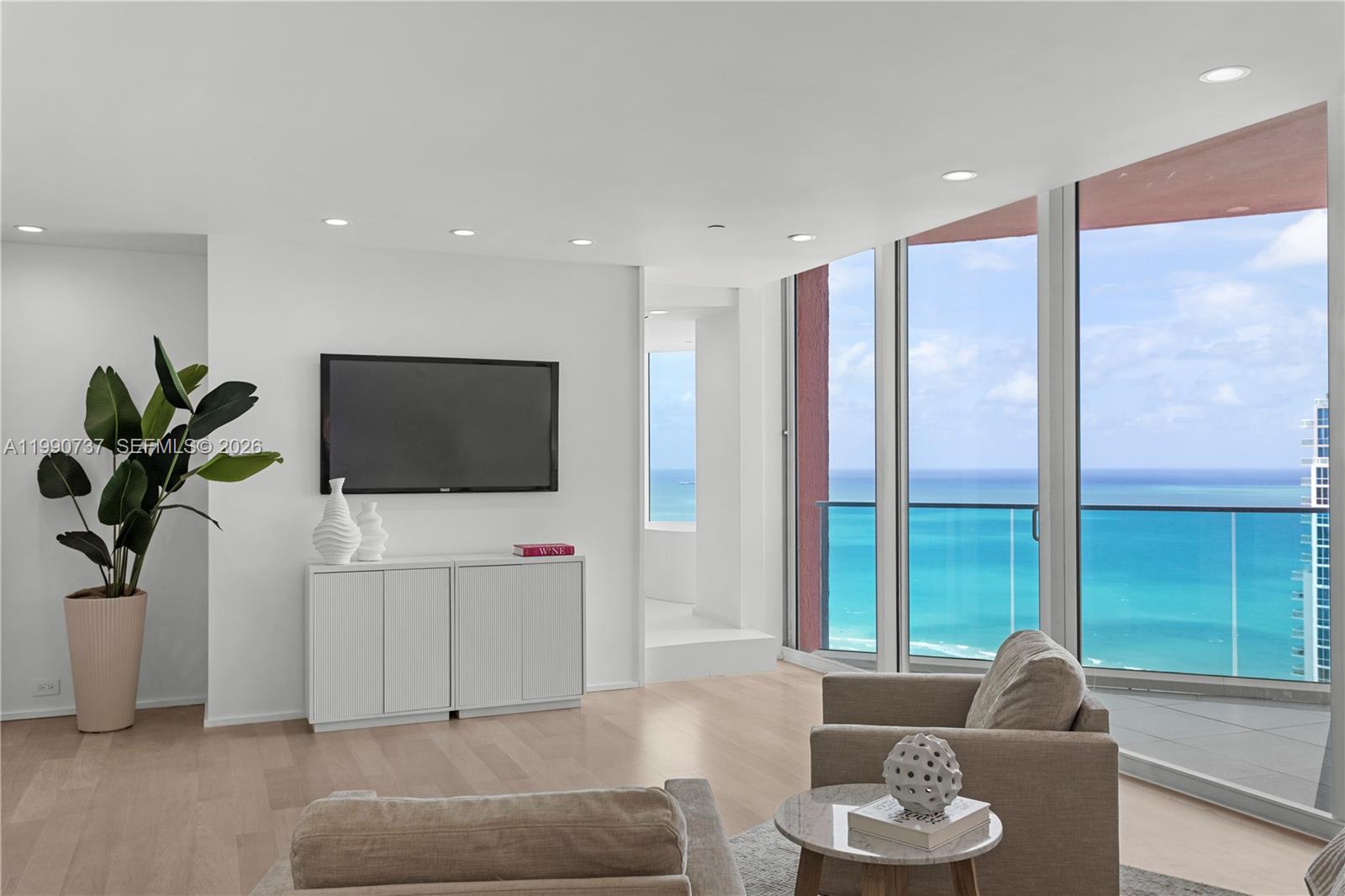 300 S Pointe Dr #3405 Miami Beach, FL 33139