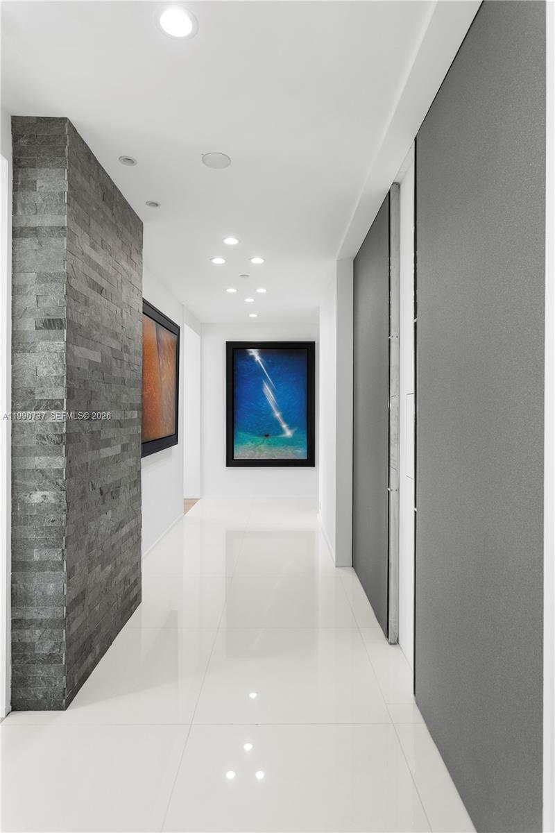 300 S Pointe Dr #3405 Miami Beach, FL 33139