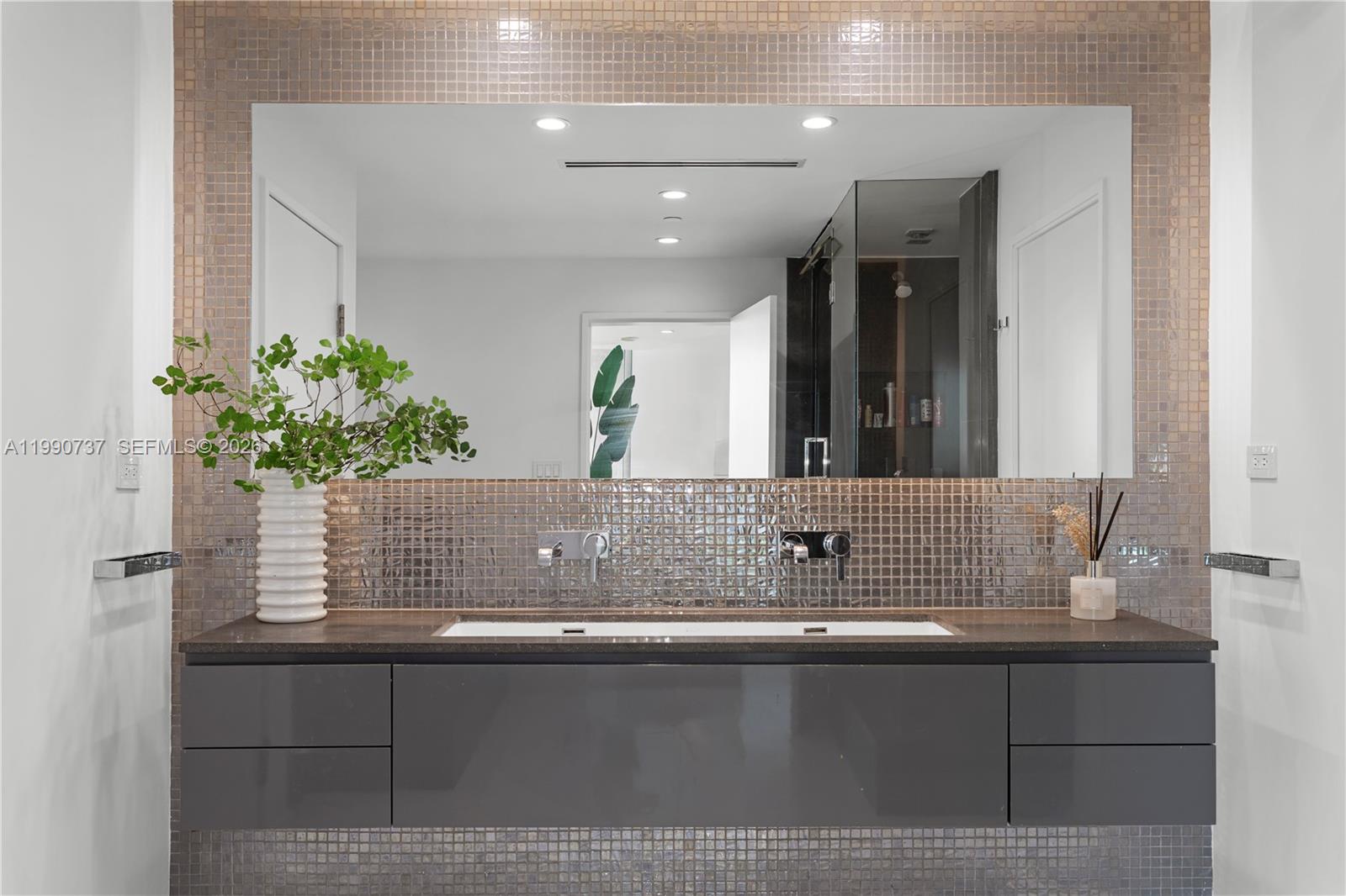 300 S Pointe Dr #3405 Miami Beach, FL 33139