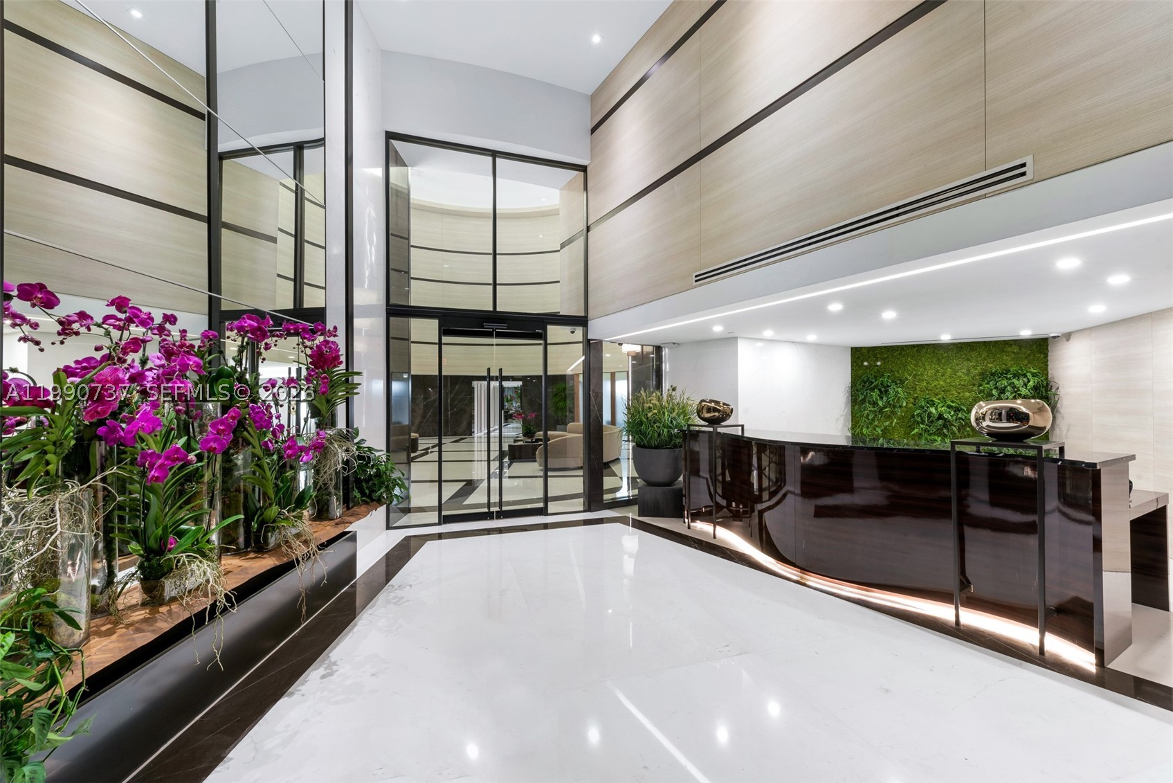 300 S Pointe Dr #3405 Miami Beach, FL 33139