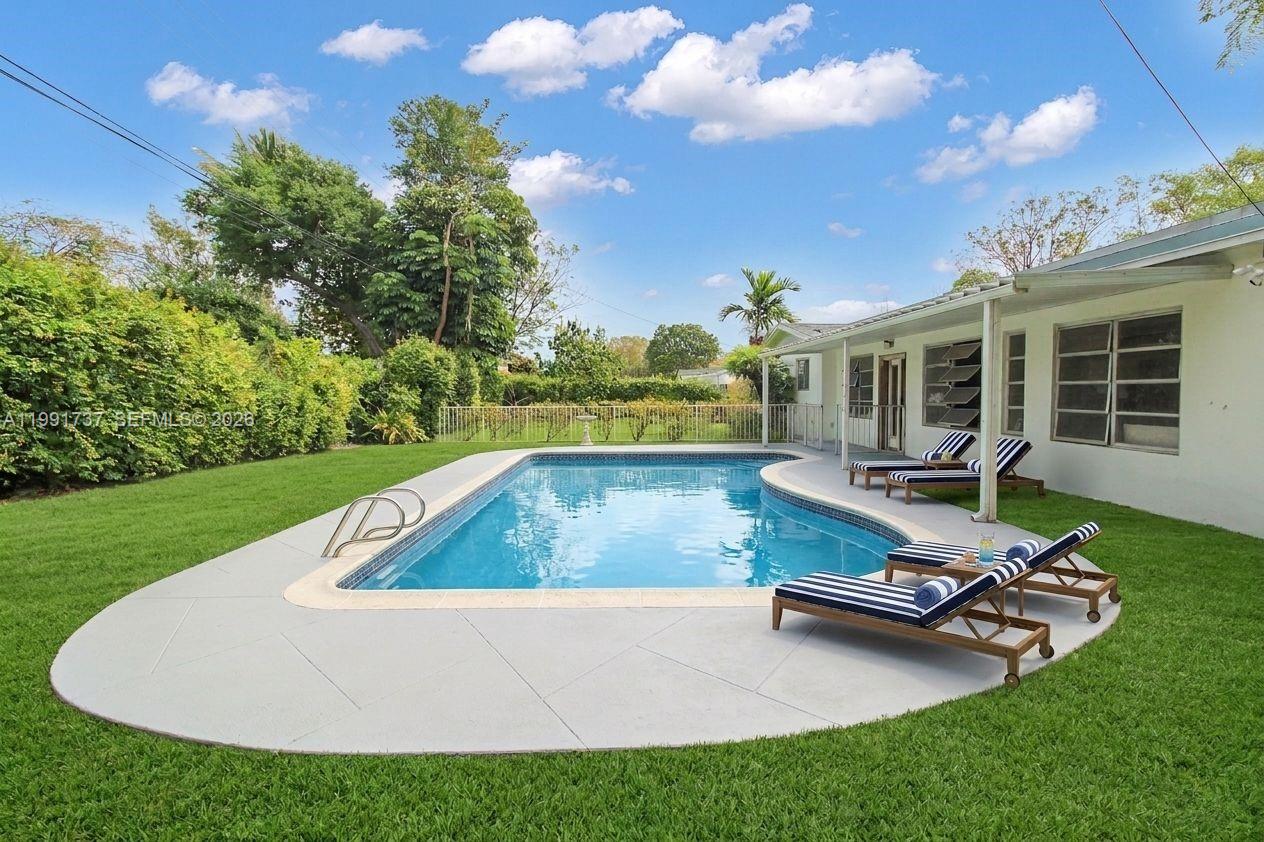 8285 SW 104th St Miami, FL 33156