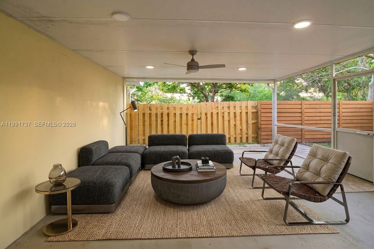 8285 SW 104th St Miami, FL 33156