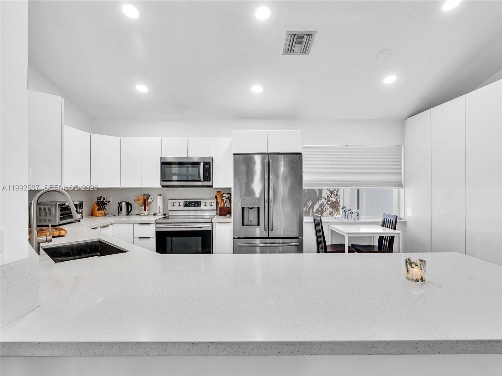 371 NW 101st Ter Pembroke Pines, FL 33026