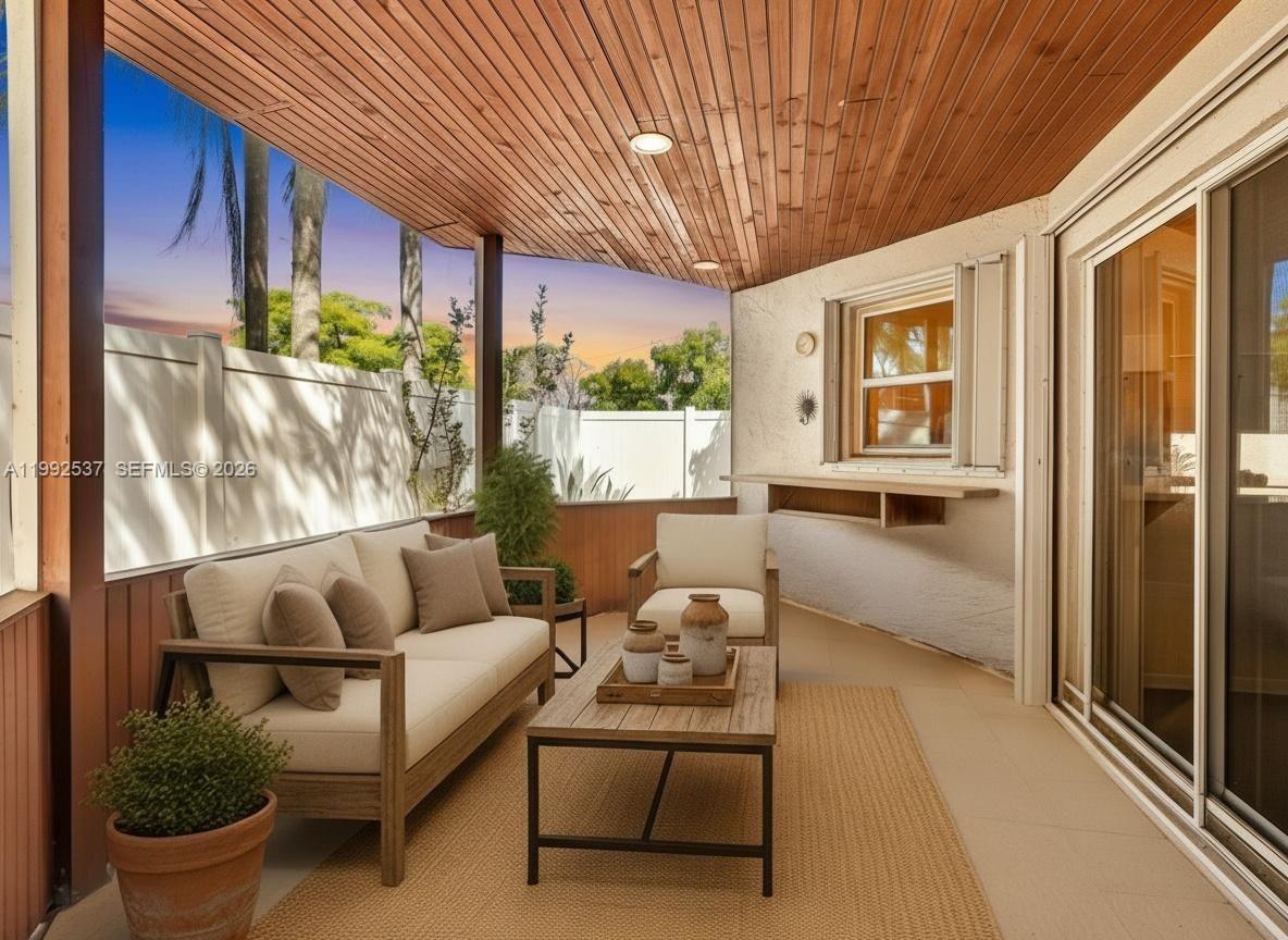 371 NW 101st Ter Pembroke Pines, FL 33026