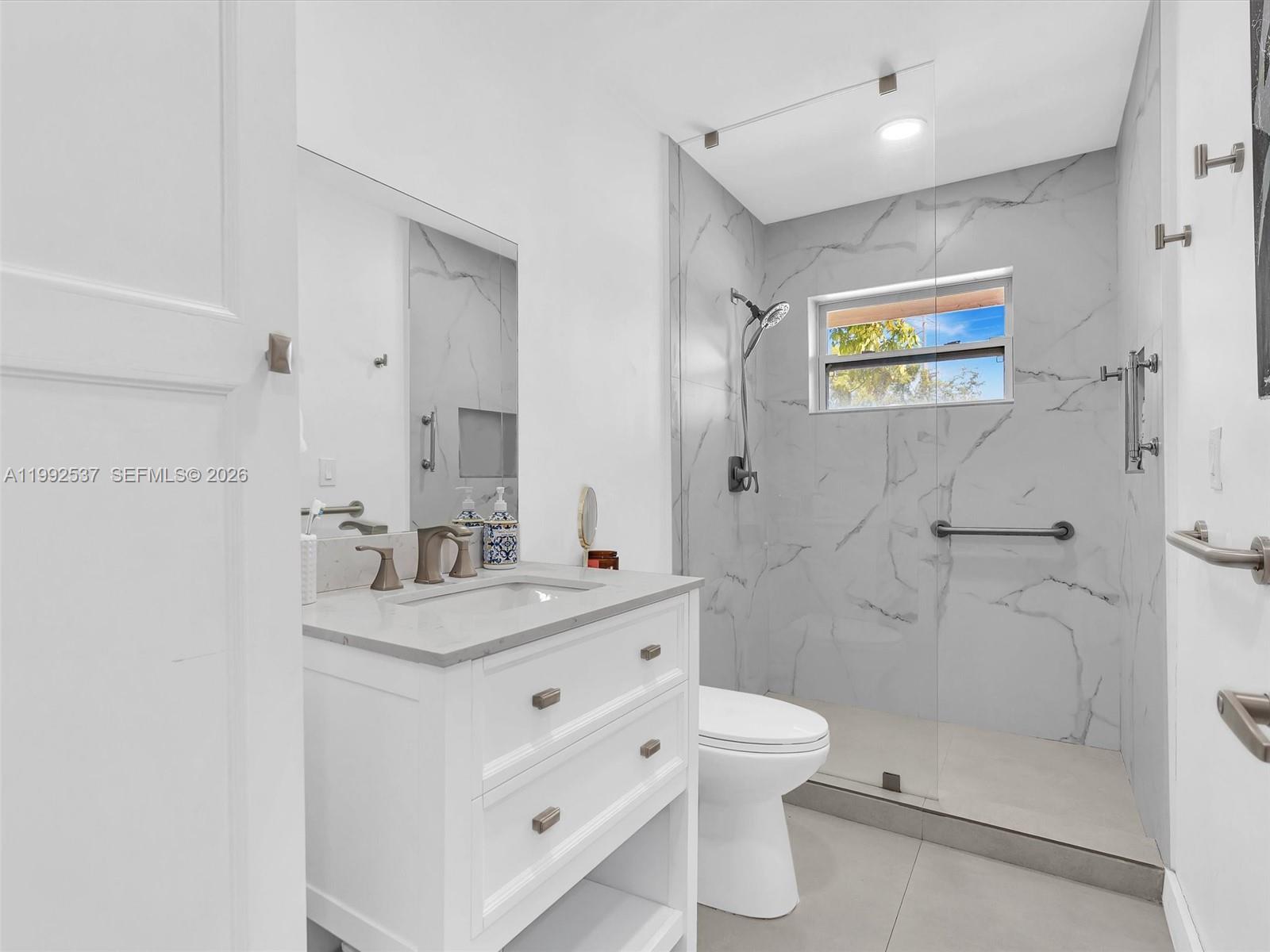 371 NW 101st Ter Pembroke Pines, FL 33026