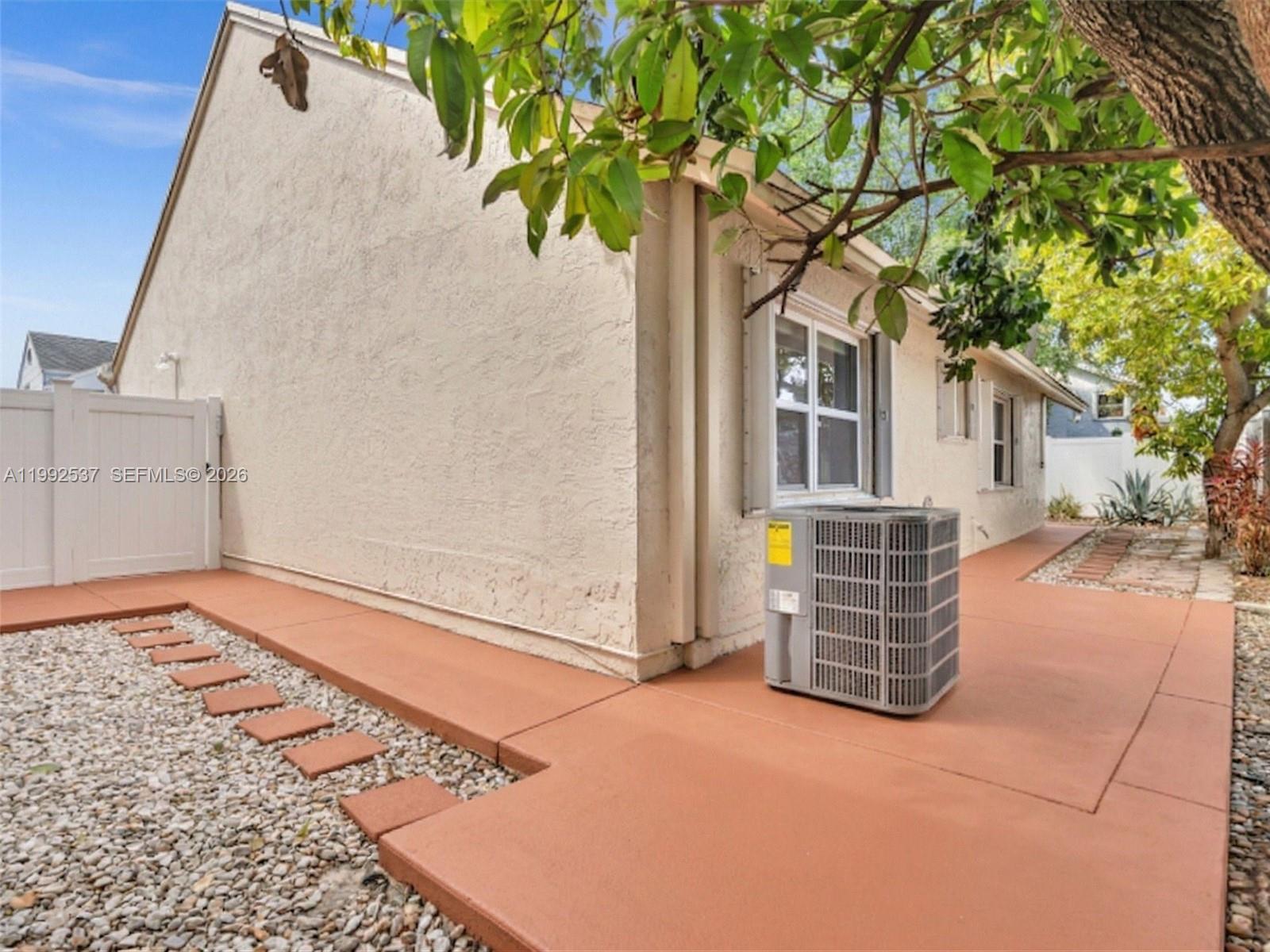 371 NW 101st Ter Pembroke Pines, FL 33026