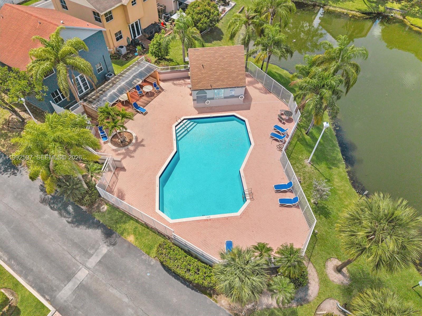 371 NW 101st Ter Pembroke Pines, FL 33026