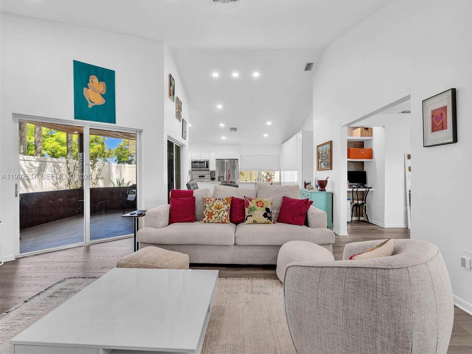 371 NW 101st Ter Pembroke Pines, FL 33026