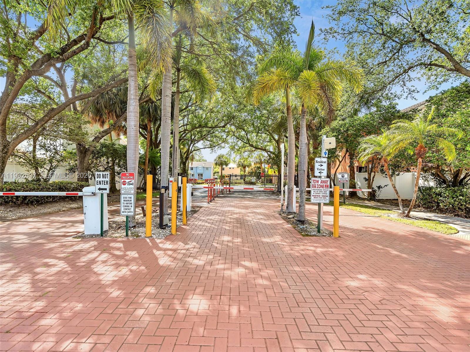 371 NW 101st Ter Pembroke Pines, FL 33026