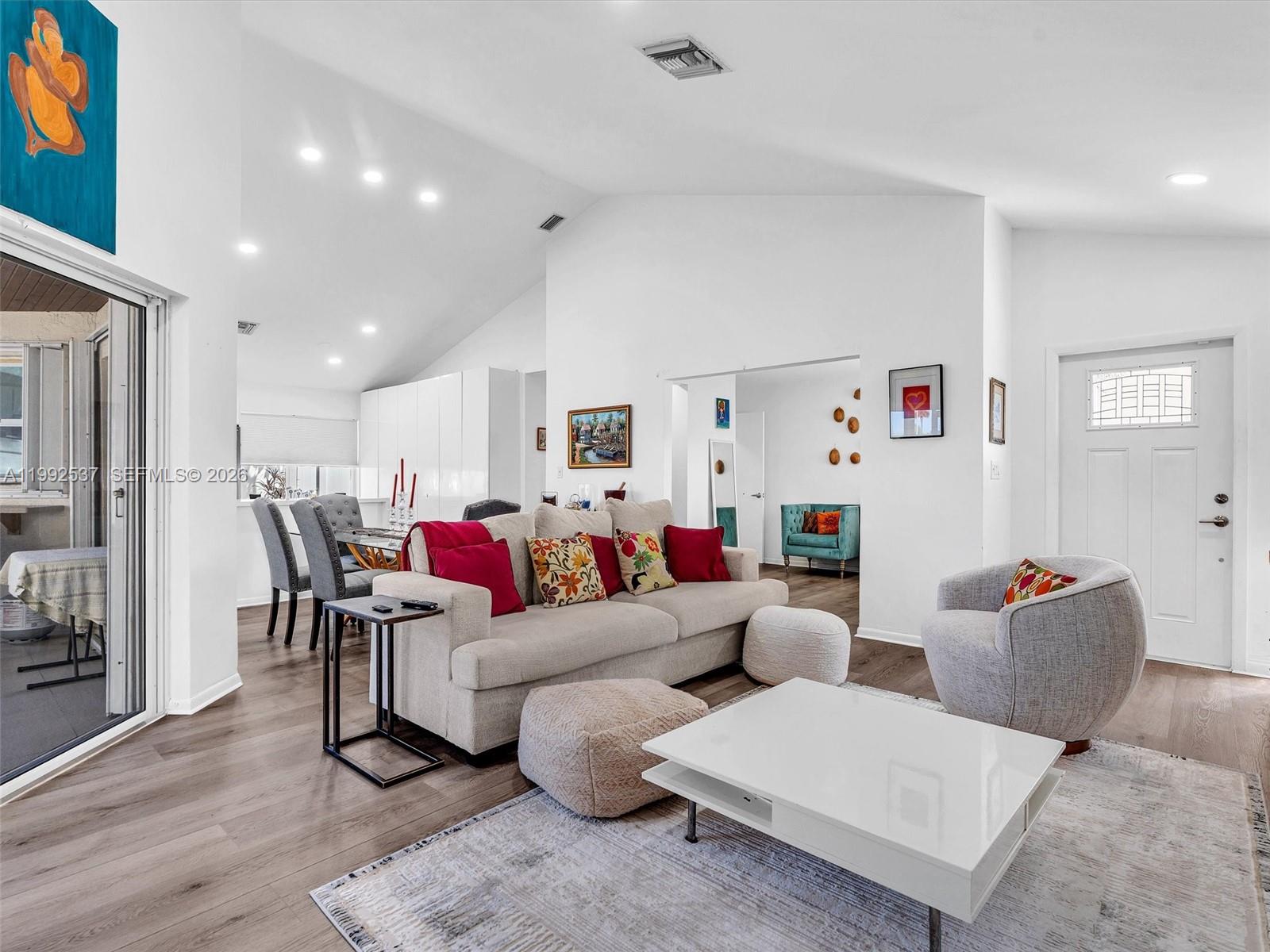 371 NW 101st Ter Pembroke Pines, FL 33026