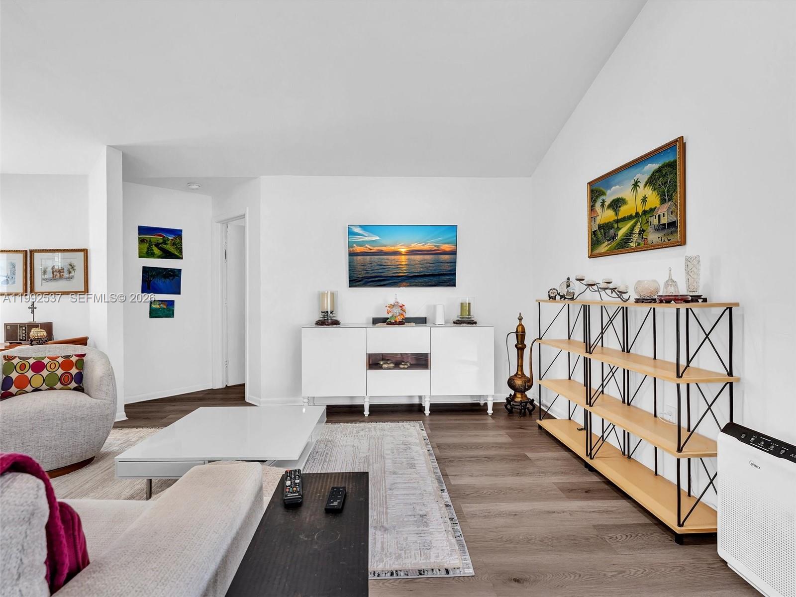 371 NW 101st Ter Pembroke Pines, FL 33026