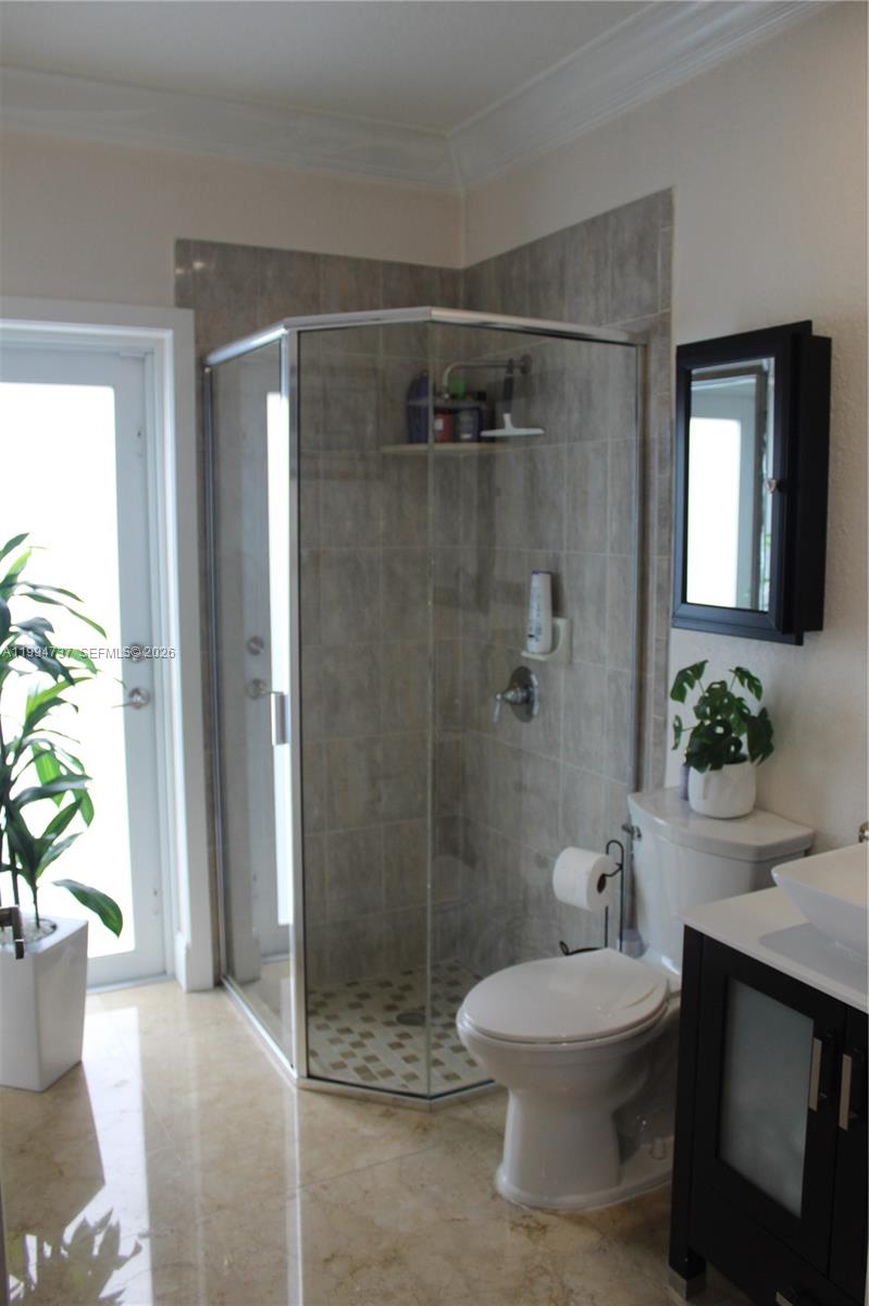 15580 SW 176th Ter Miami, FL 33187