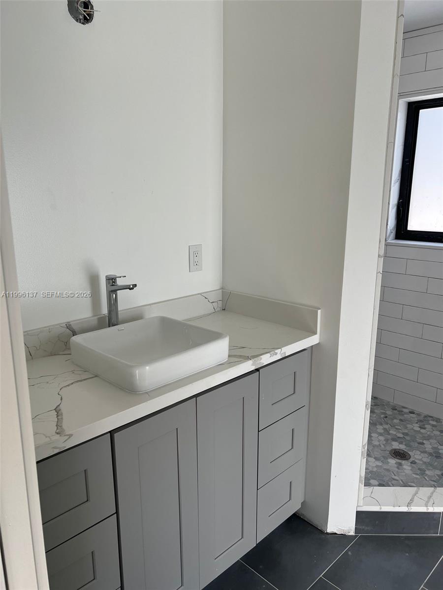 234 Avalon Ave Lauderdale By The Sea, FL 33308