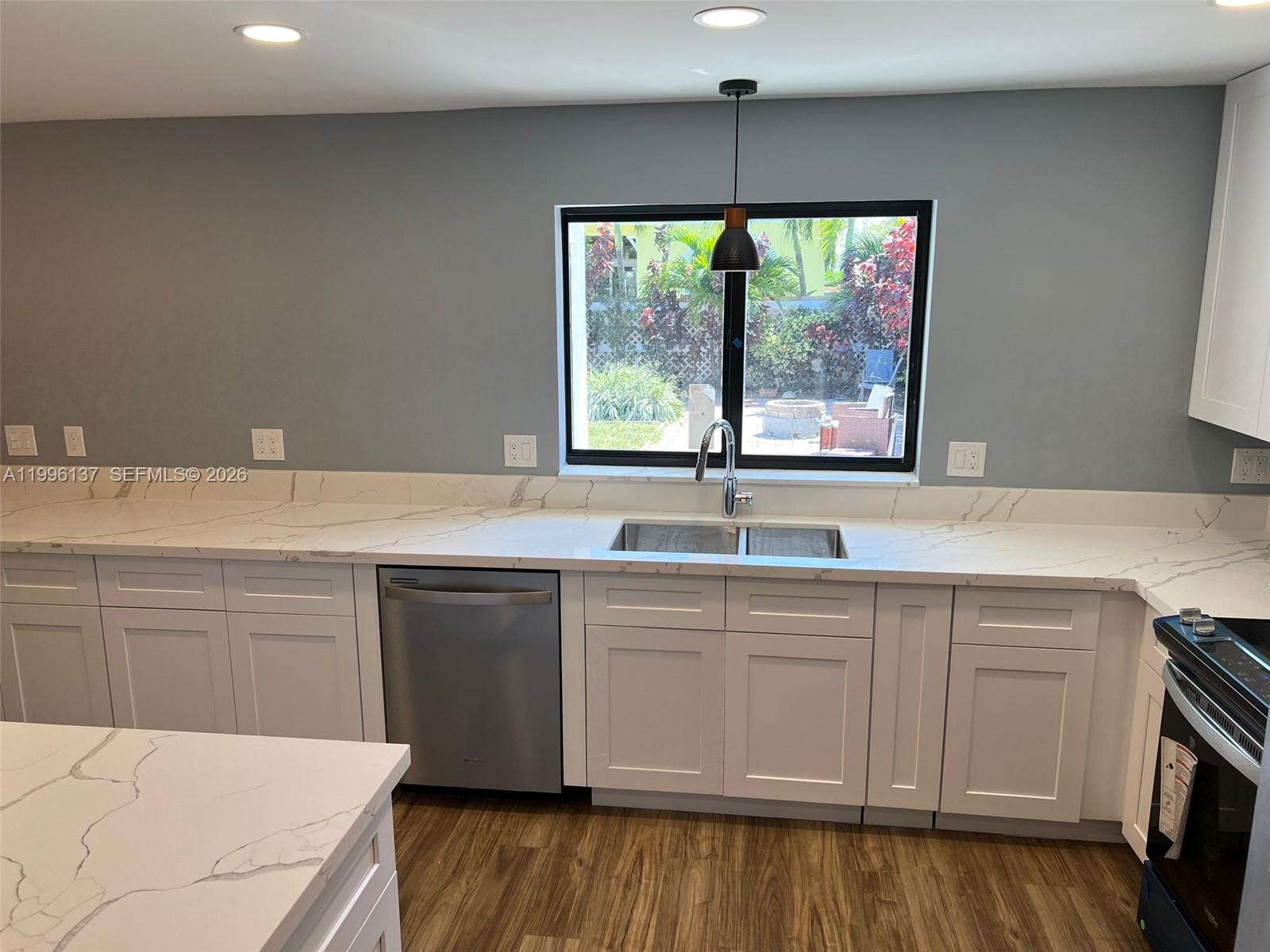 234 Avalon Ave Lauderdale By The Sea, FL 33308