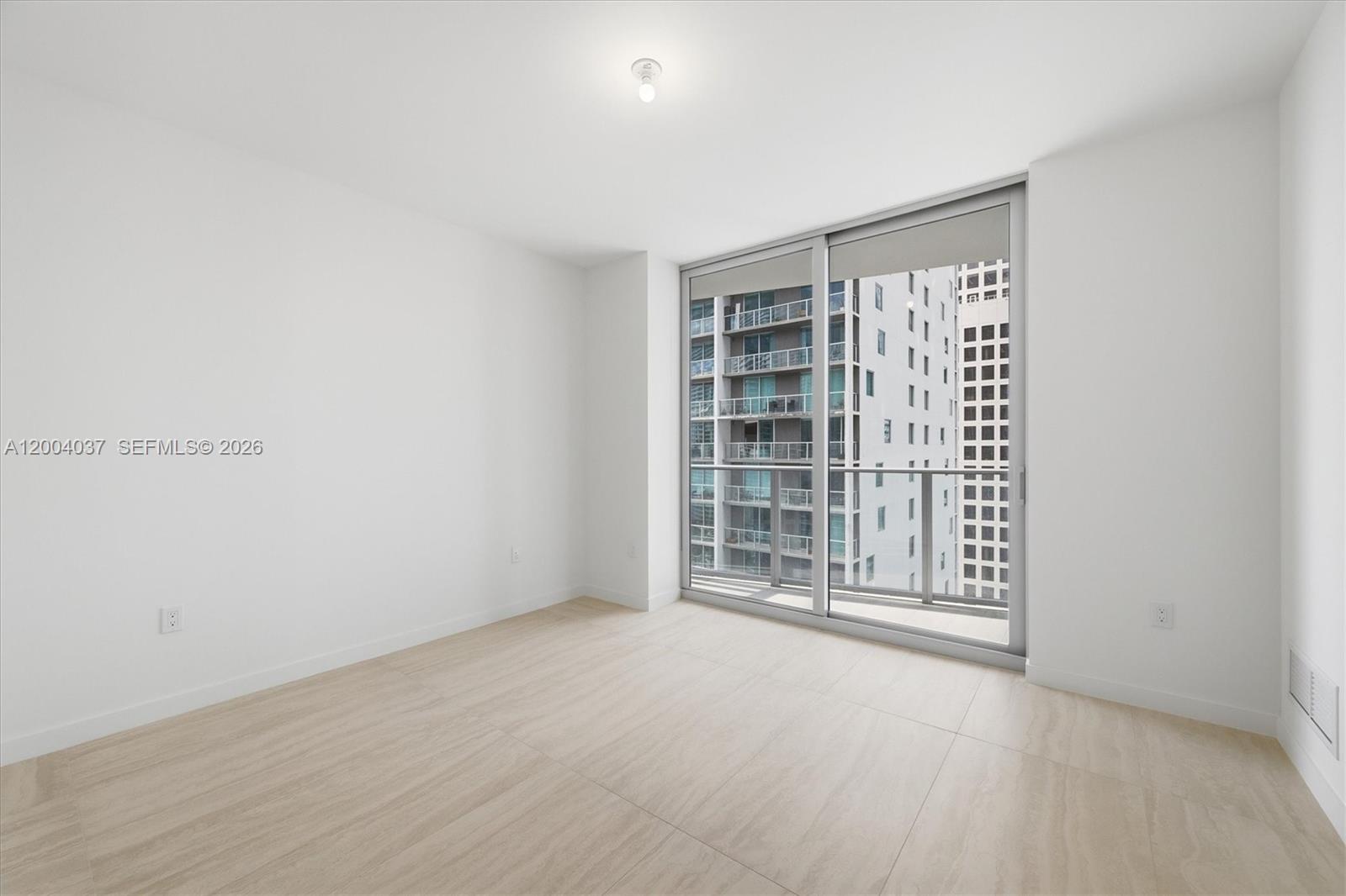 77 SE 5th St #2614 Miami, FL 33131