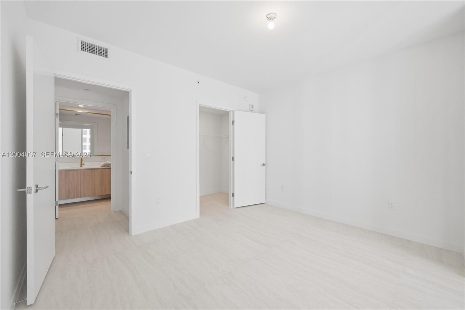 77 SE 5th St #2614 Miami, FL 33131