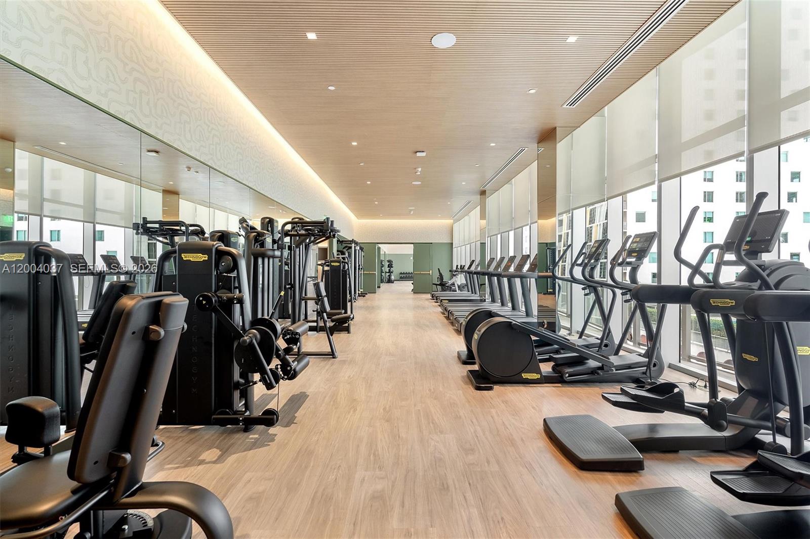 77 SE 5th St #2614 Miami, FL 33131