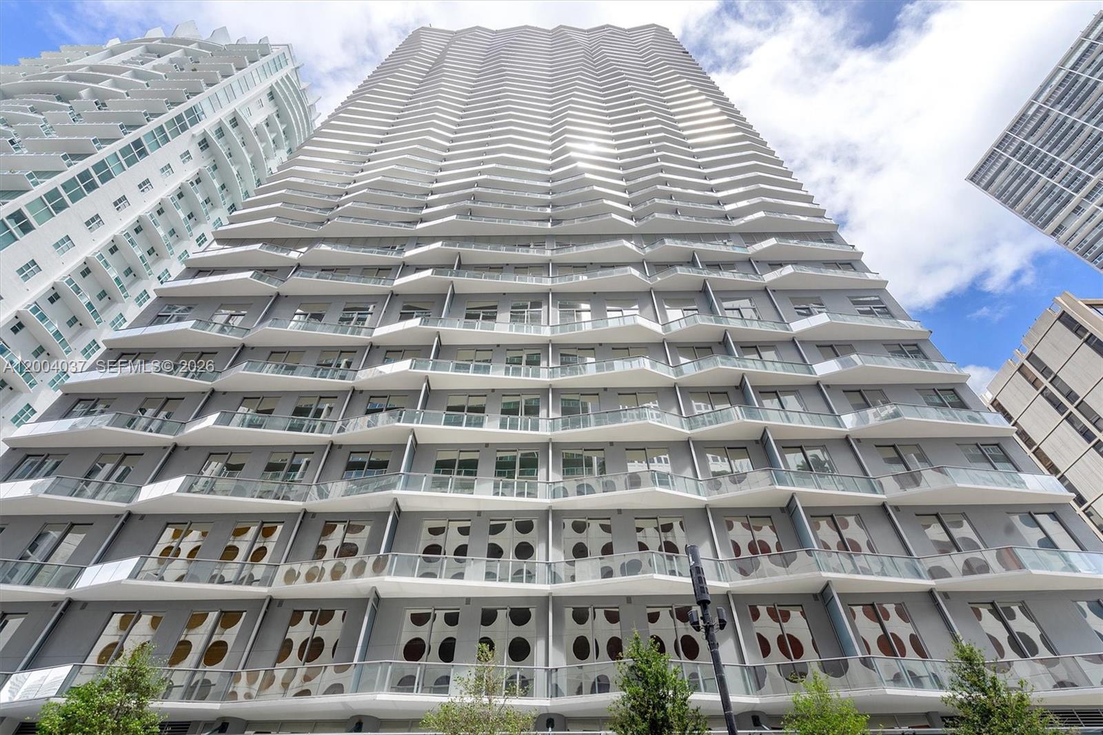 77 SE 5th St #2614 Miami, FL 33131