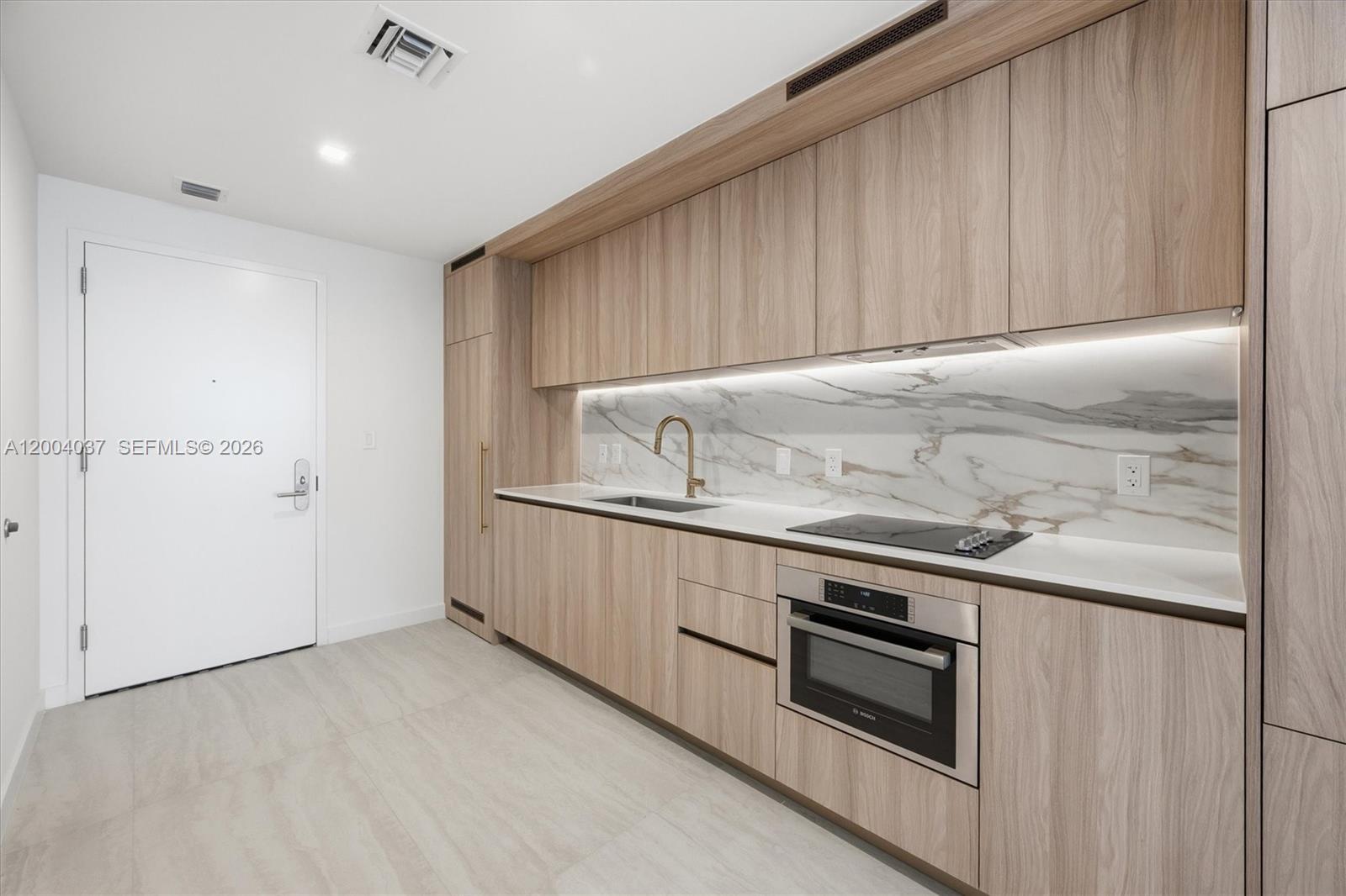 77 SE 5th St #2614 Miami, FL 33131