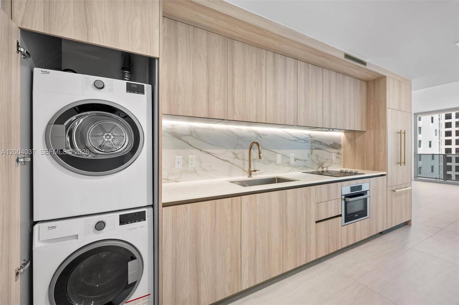 77 SE 5th St #2614 Miami, FL 33131