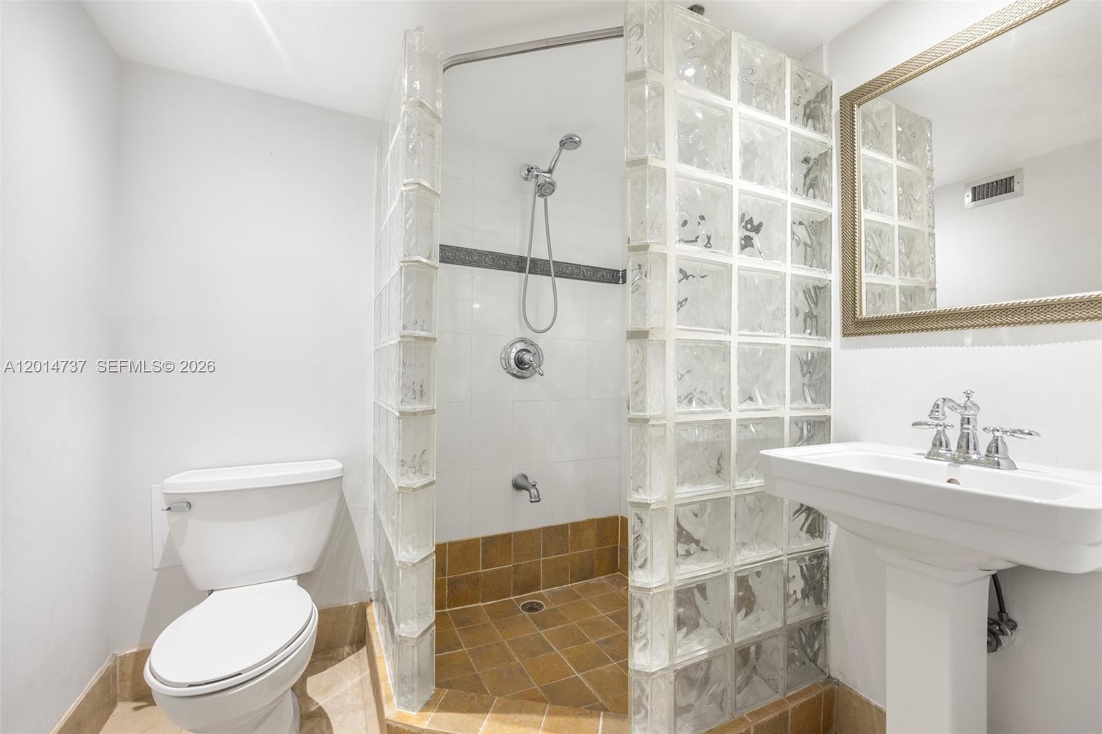 900 Bay Dr #1005 + Dock DS14 Miami Beach, FL 33141