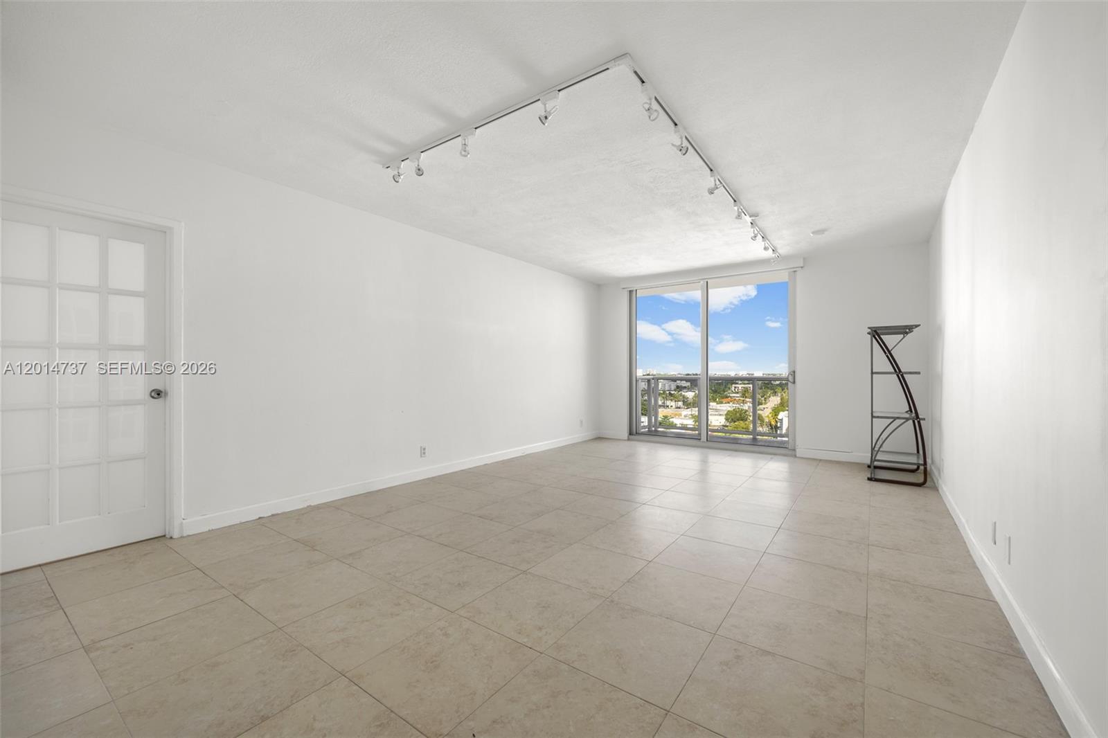 900 Bay Dr #1005 + Dock DS14 Miami Beach, FL 33141