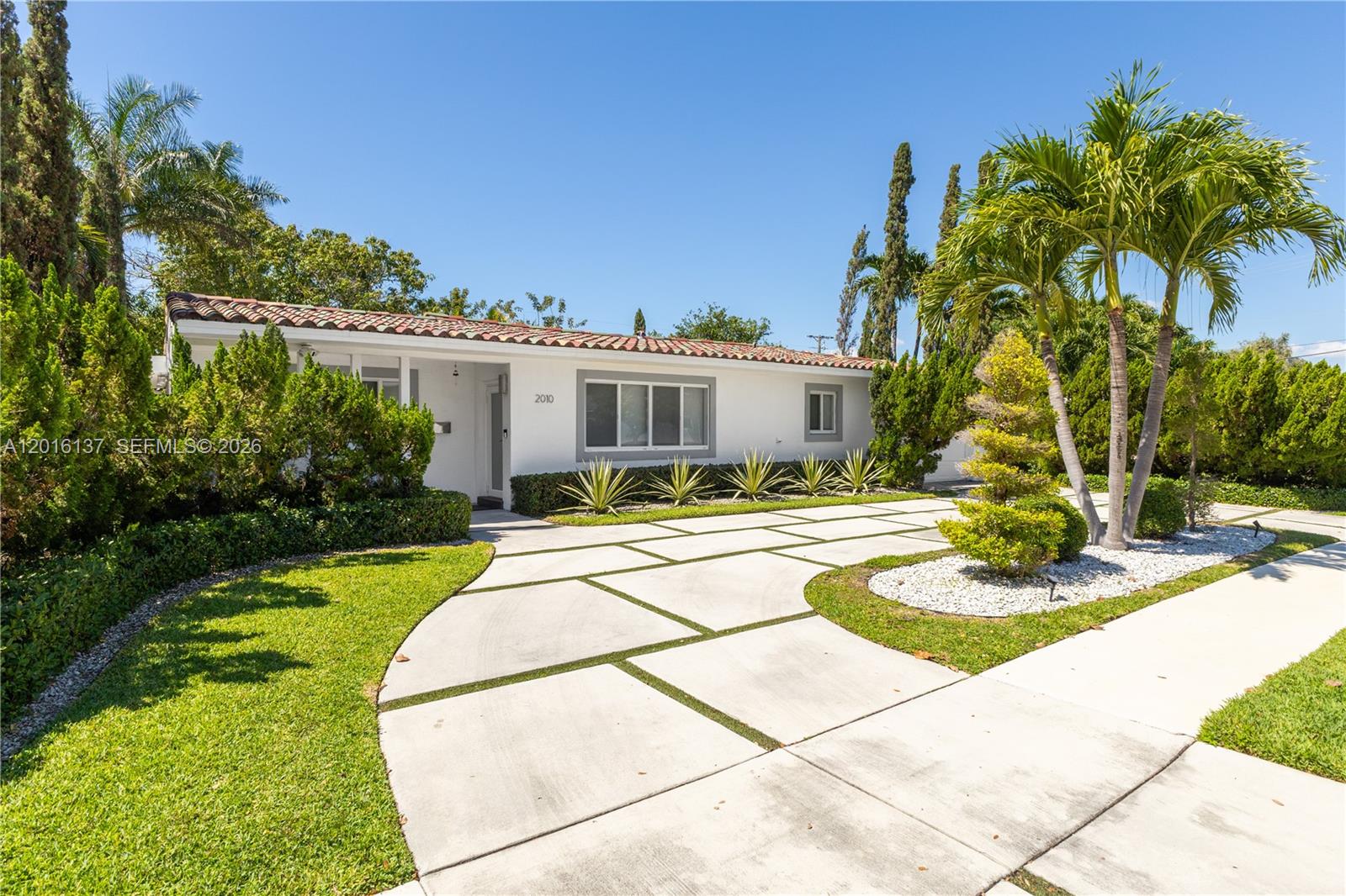 2010 Alamanda Dr North Miami, FL 33181