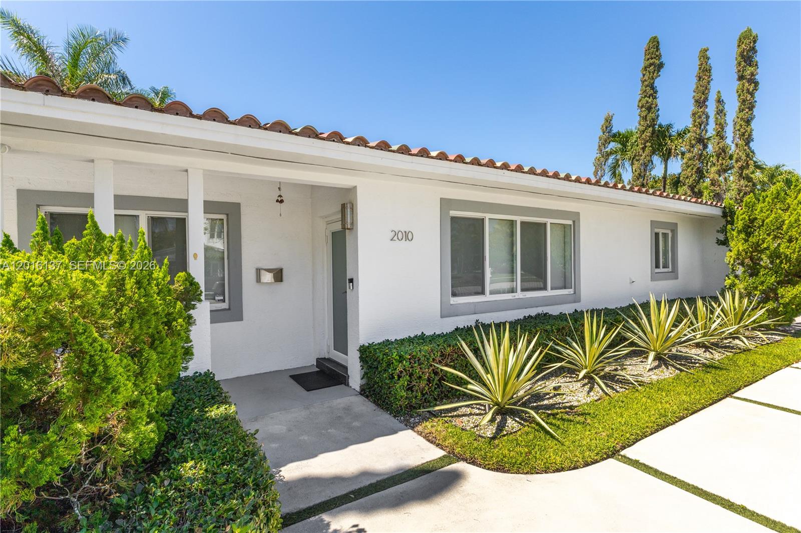 2010 Alamanda Dr North Miami, FL 33181